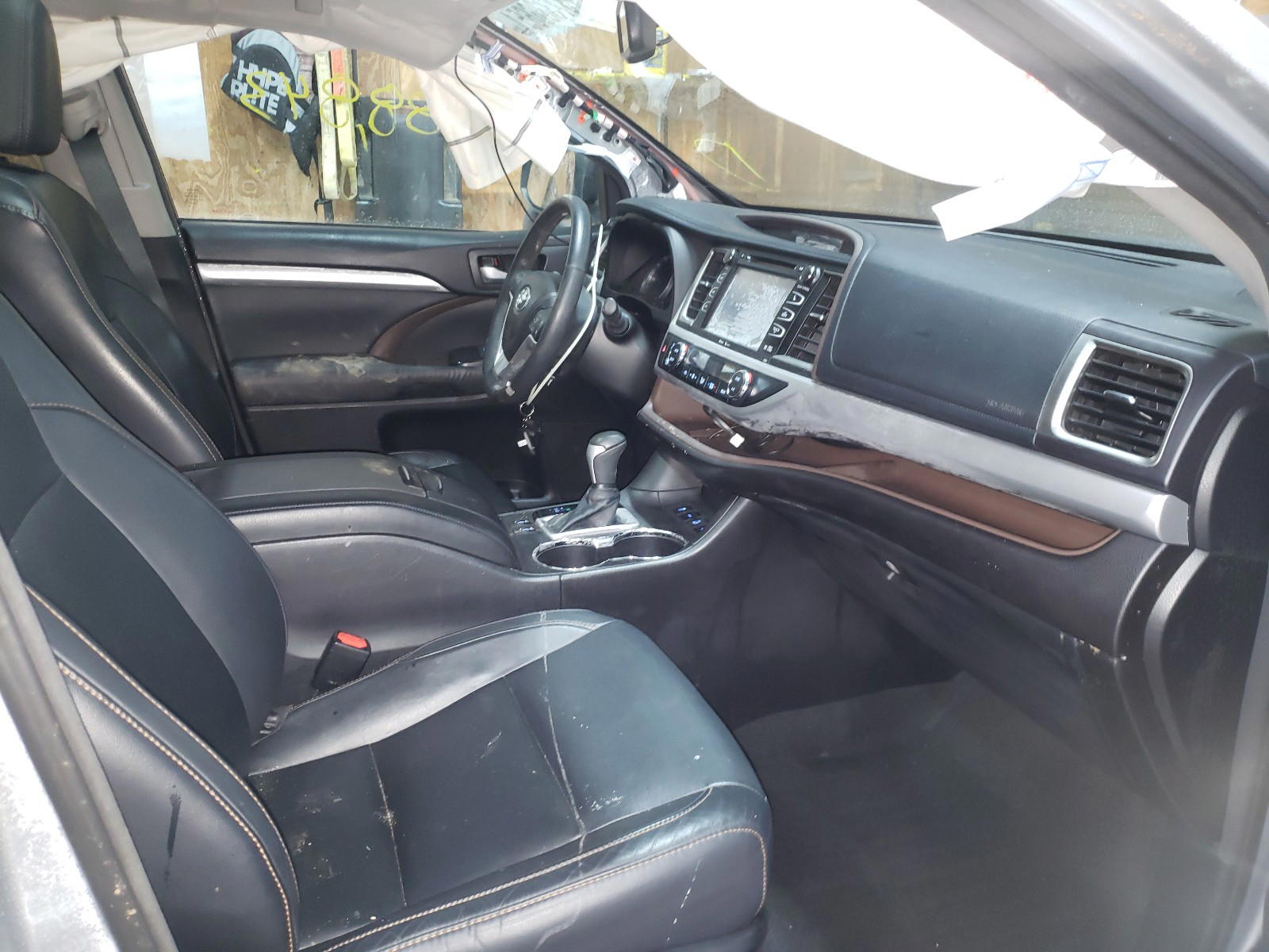 Photo 5 from auction – 2015 TOYOTA HIGHLANDER with VIN 5TDJKRFH6FS084217