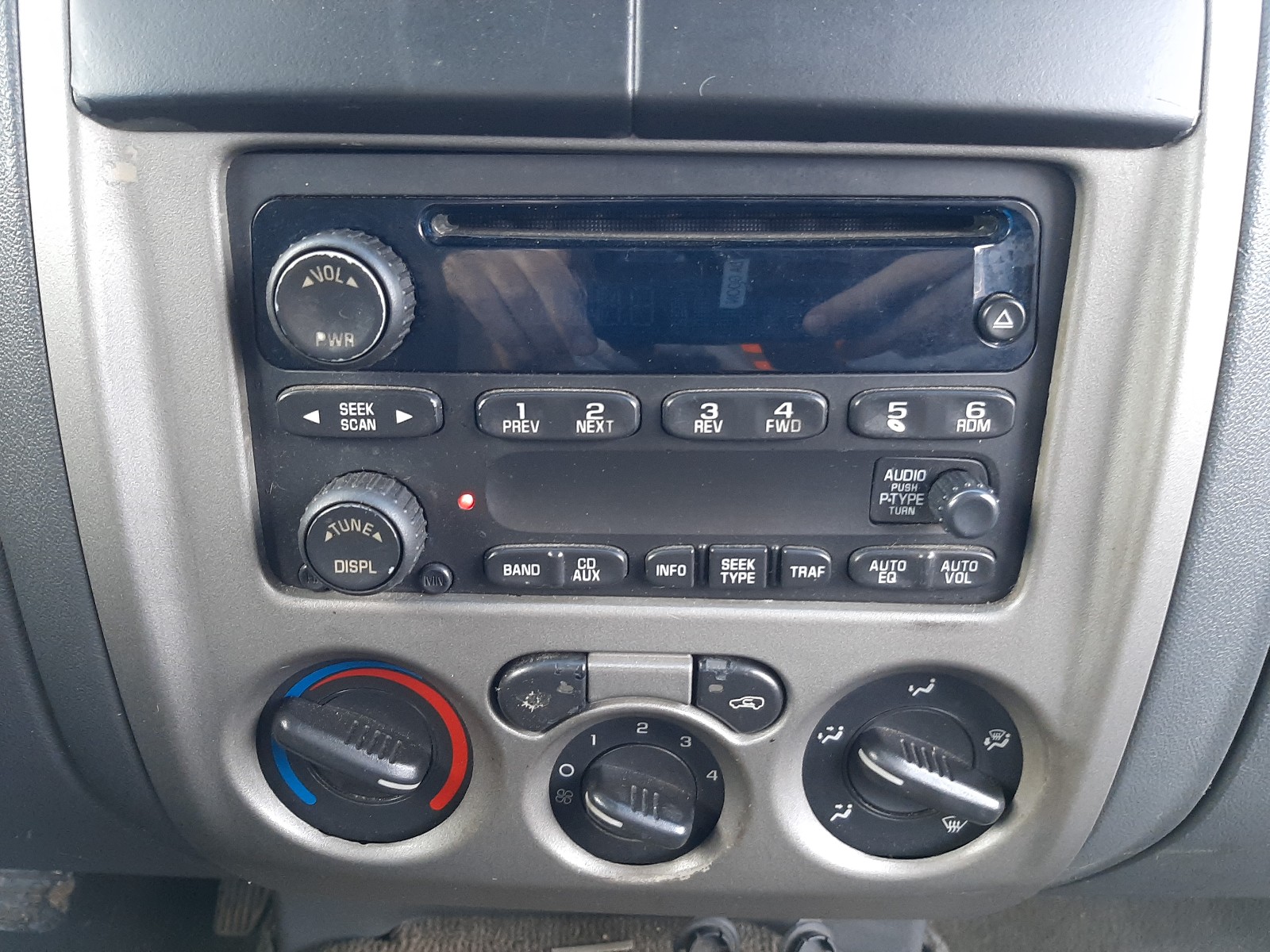 Photo 9 from auction – 2004 CHEVROLET COLORADO with VIN 1GCCS136548112877