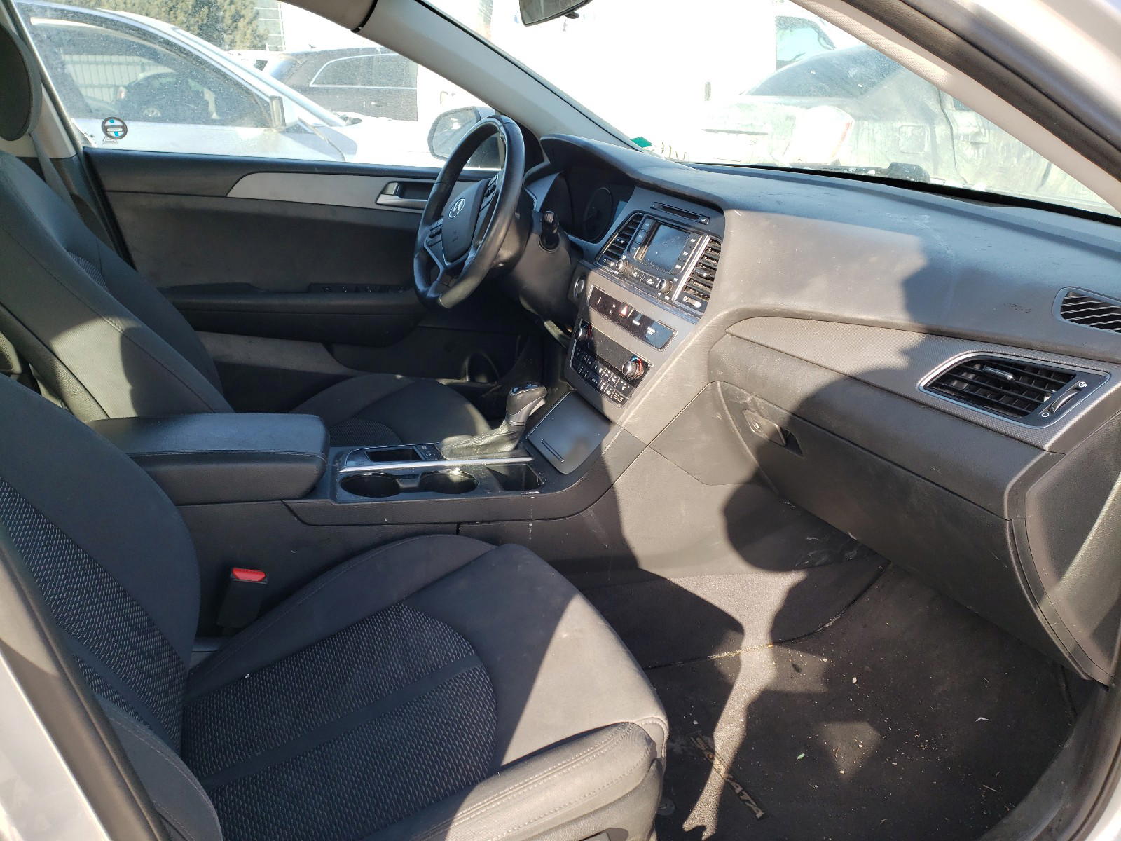 Photo 5 from auction – 2017 HYUNDAI SONATA SE with VIN 5NPE24AF4HH461663