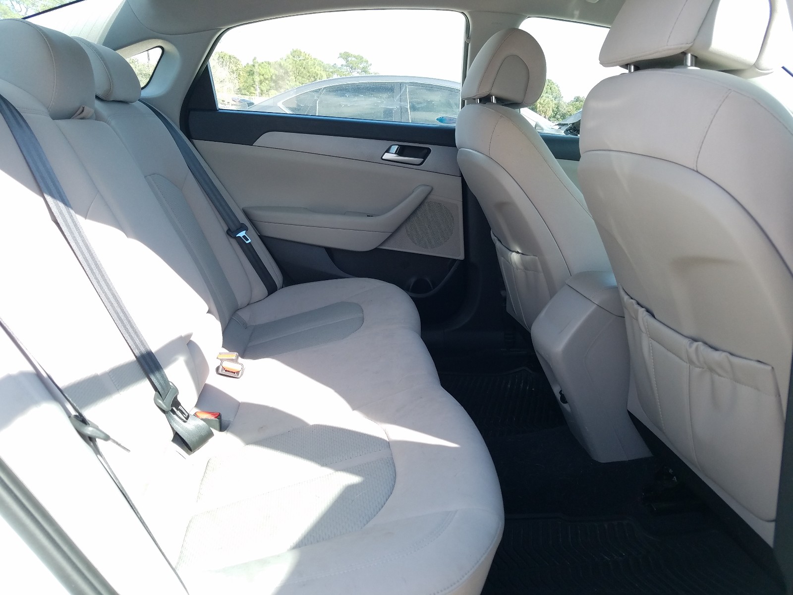 Photo 6 from auction – 2017 HYUNDAI SONATA SE with VIN 5NPE24AF8HH447622