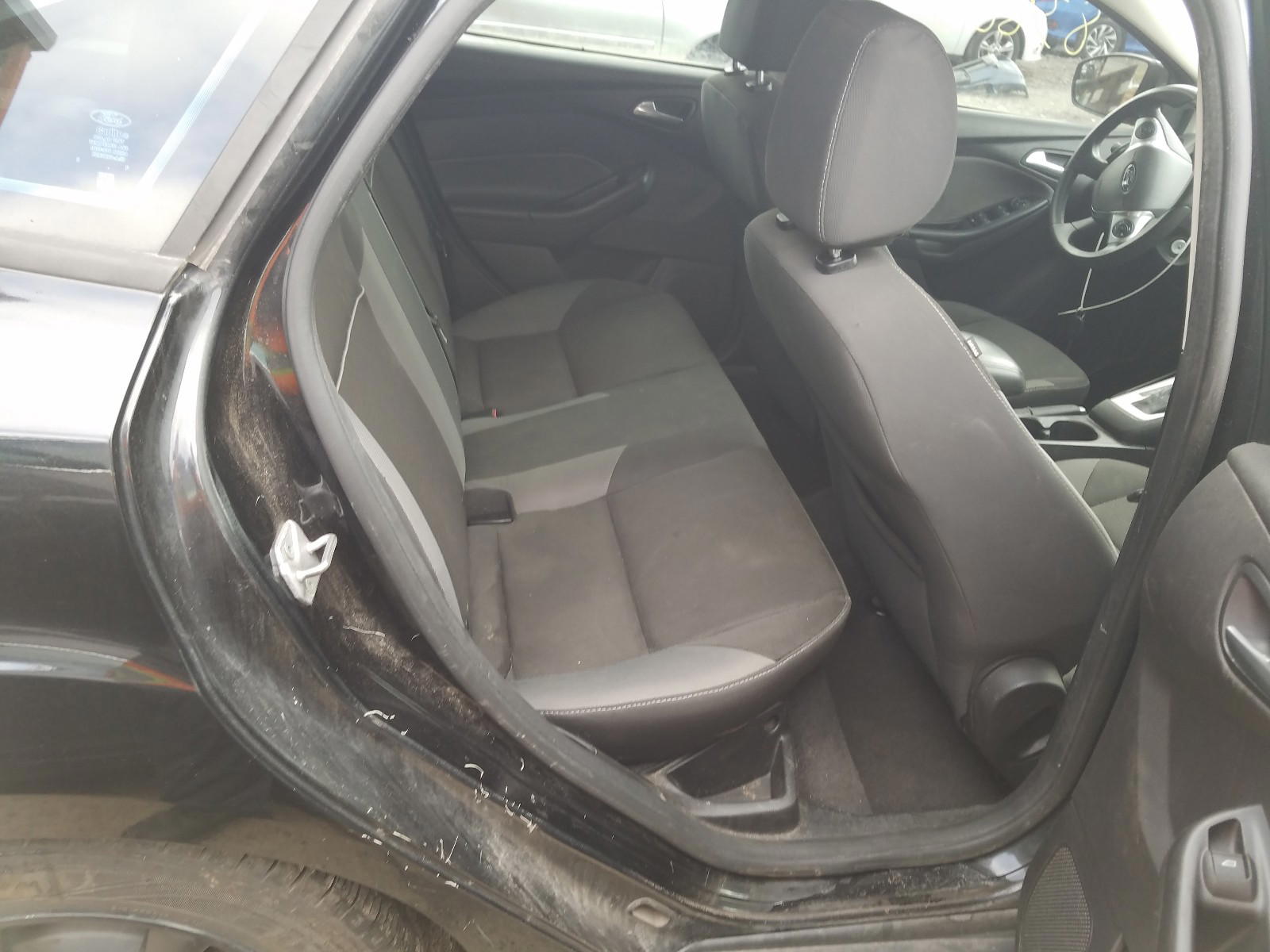 Photo 6 from auction – 2014 FORD FOCUS SE with VIN 1FADP3F28EL150537