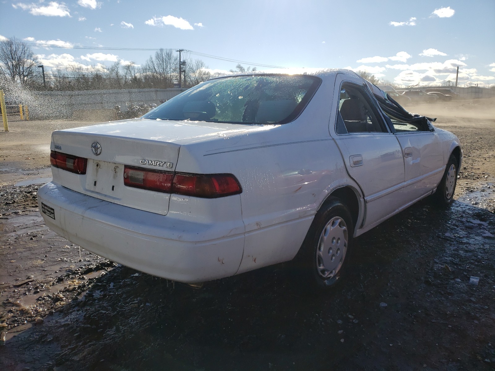 Photo 4 from auction – 1997 TOYOTA CAMRY CE with VIN 4T1BG22K4VU001565