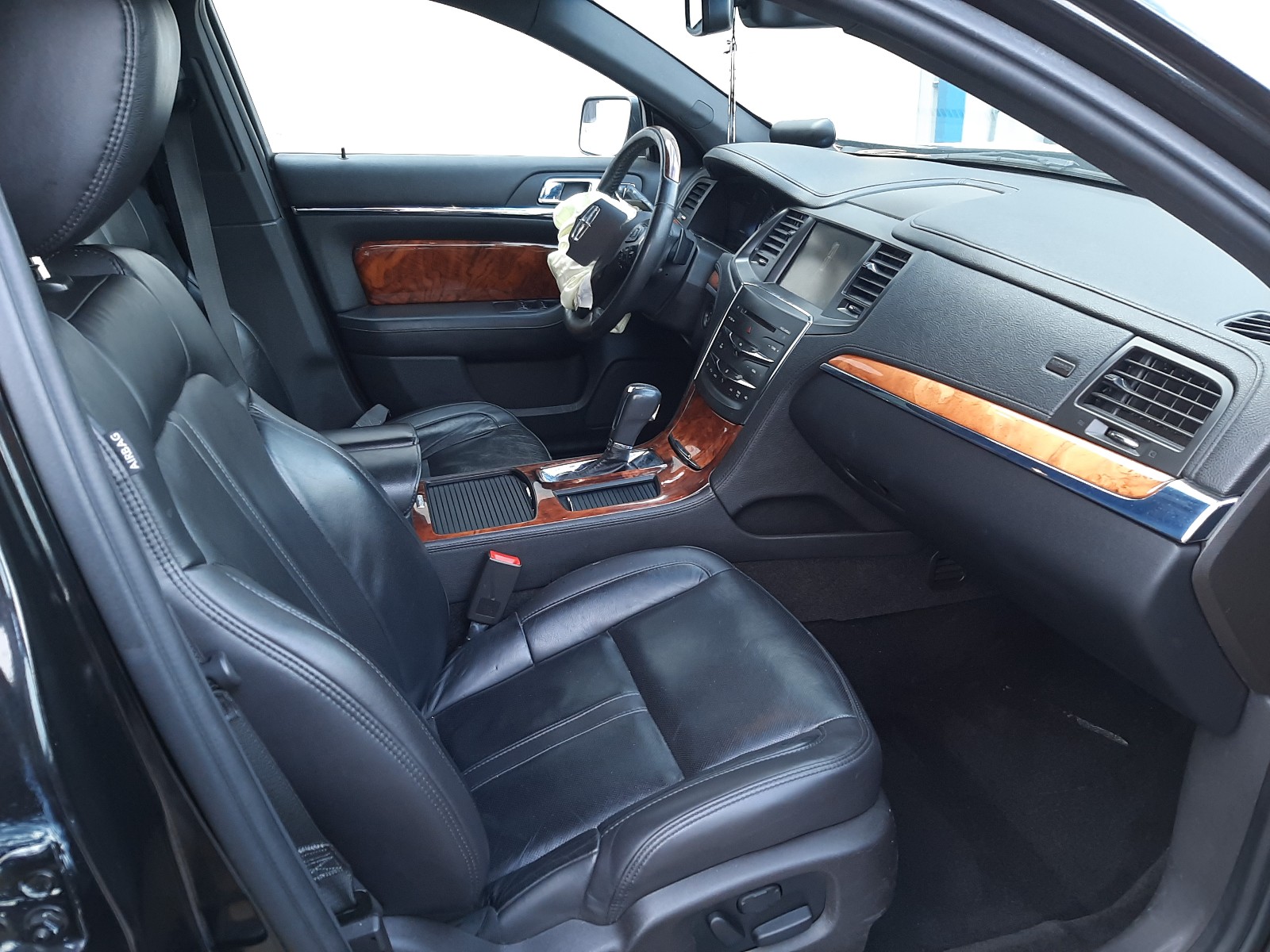 Photo 5 from auction – 2014 LINCOLN MKS with VIN 1LNHL9DKXEG608158