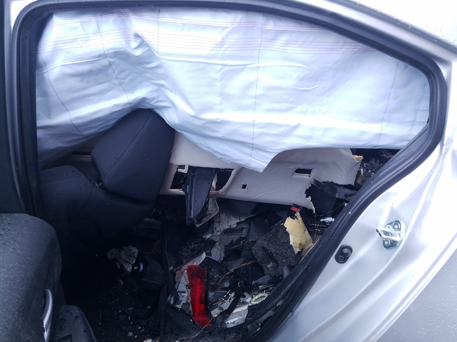 Photo 6 from auction – 2020 TOYOTA COROLLA LE with VIN 5YFEPRAE1LP083318