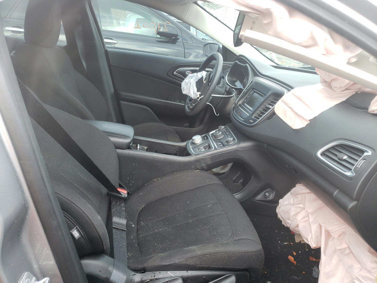 Photo 5 from auction – 2015 CHRYSLER 200 LIMITE with VIN 1C3CCCAB2FN699380