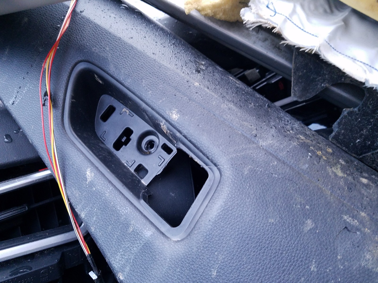Photo 8 from auction – 2020 TOYOTA COROLLA LE with VIN 5YFEPRAE1LP083318
