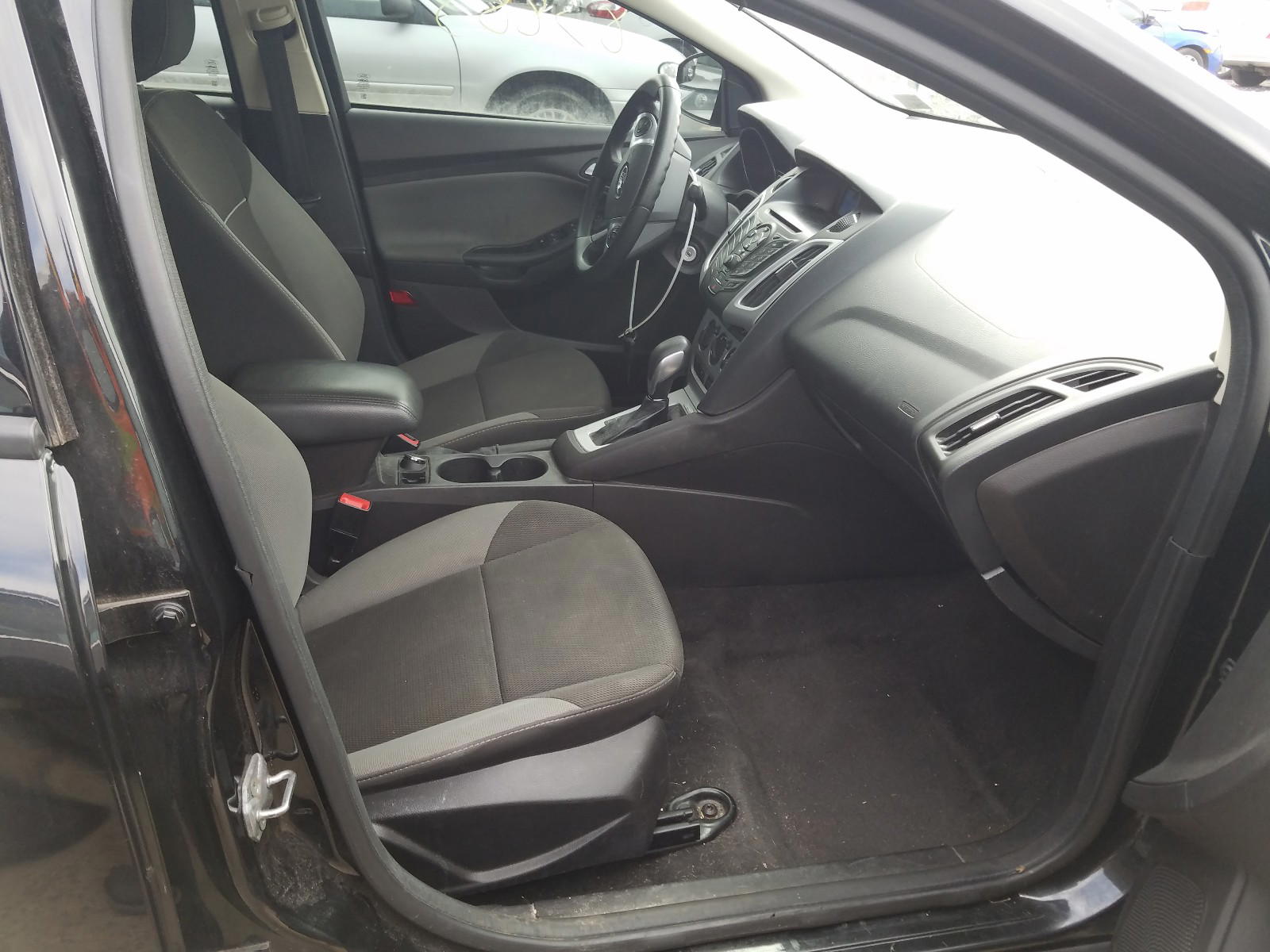 Photo 5 from auction – 2014 FORD FOCUS SE with VIN 1FADP3F28EL150537