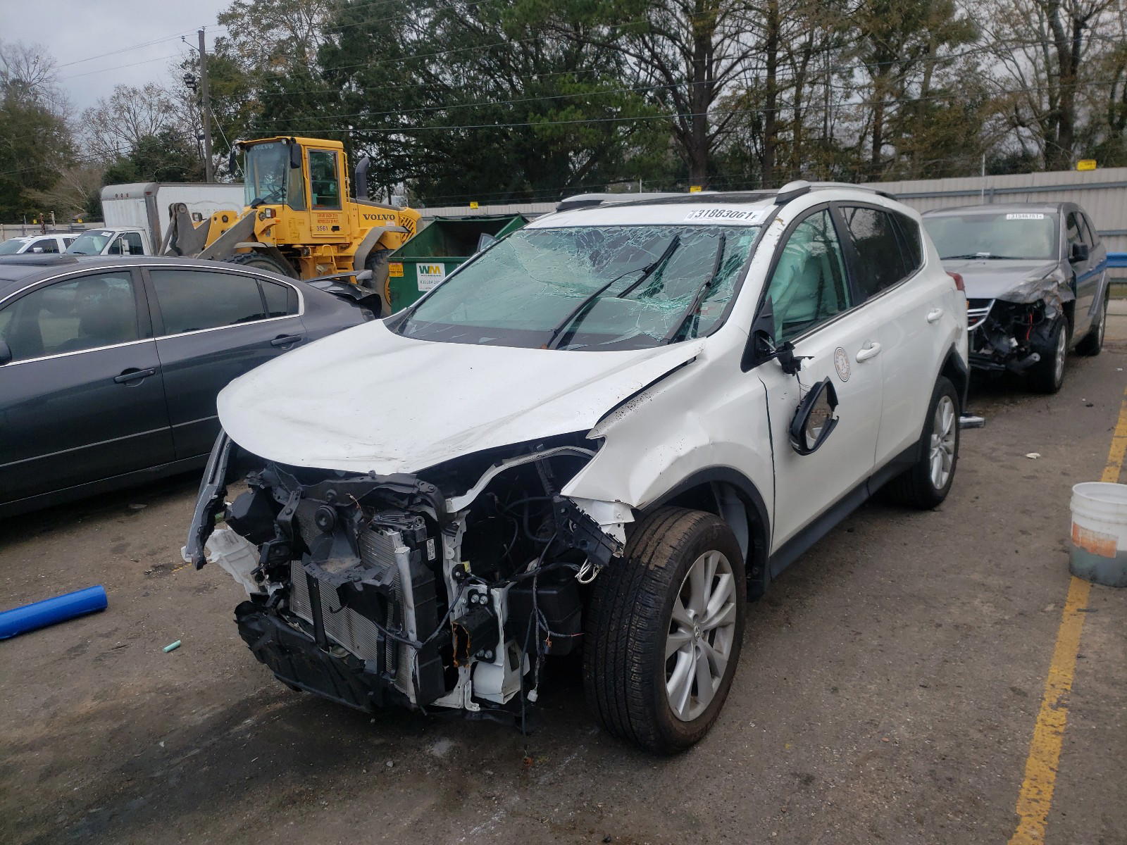 Photo 2 from auction – 2014 TOYOTA RAV4 LIMIT with VIN 2T3YFREV4EW094588