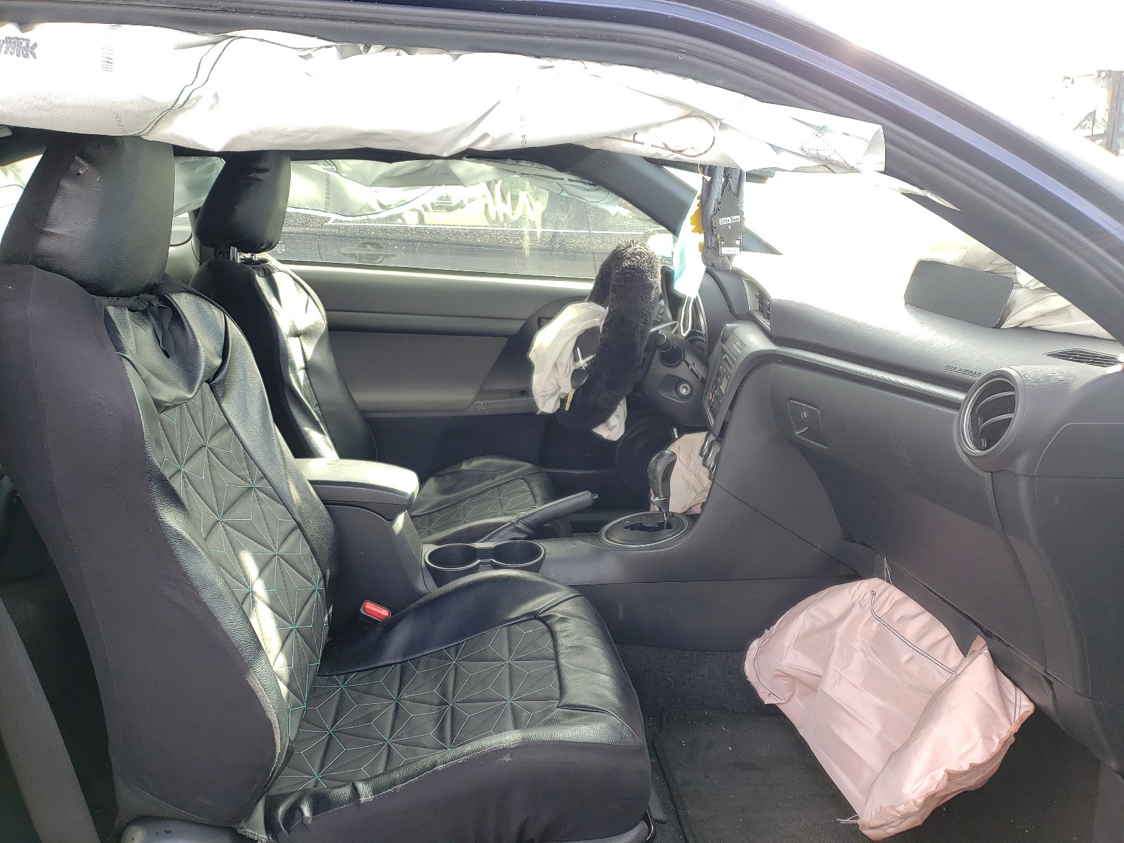 Photo 5 from auction – 2013 TOYOTA SCION TC with VIN JTKJF5C70D3057756