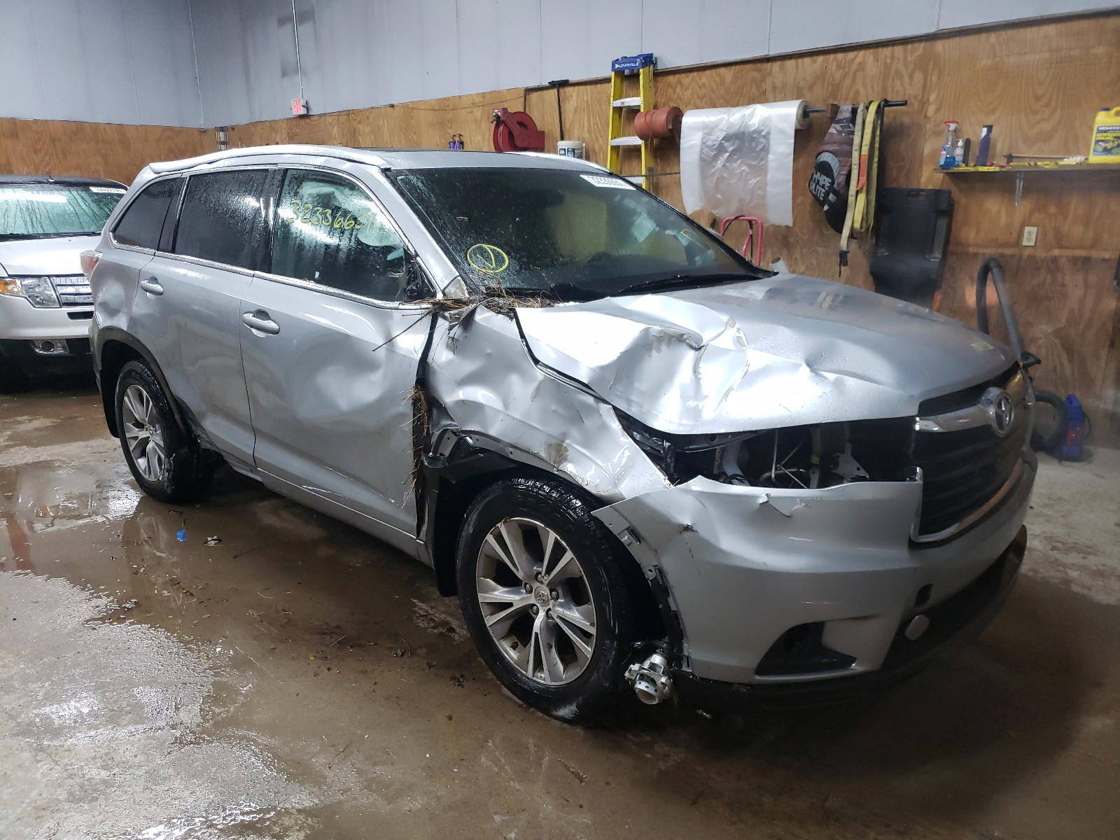 TOYOTA HIGHLANDER 2015 with VIN 5TDJKRFH6FS084217 - Photo from auction