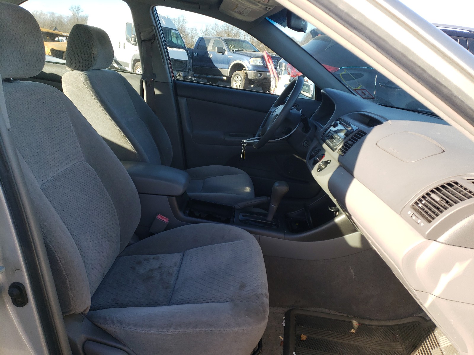 Photo 5 from auction – 2002 TOYOTA CAMRY LE with VIN 4T1BE32K72U597214