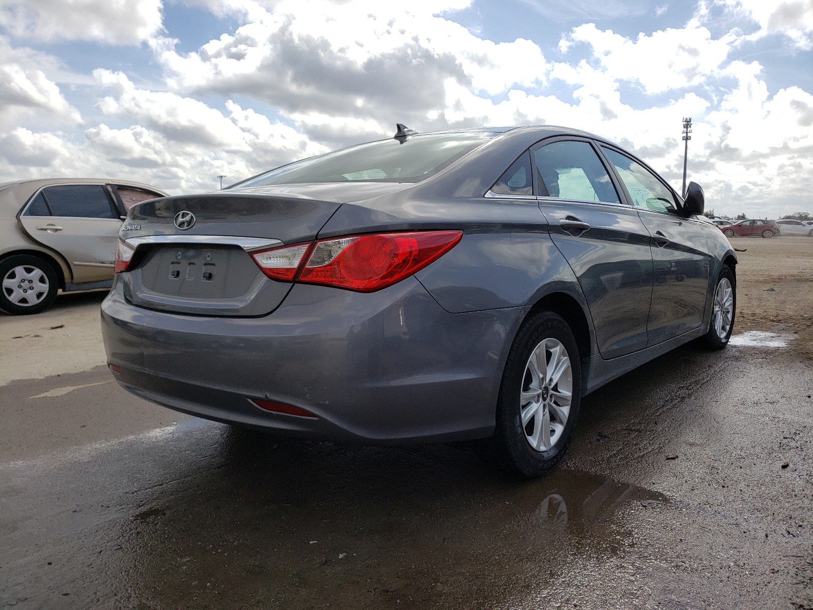 Photo 4 from auction – 2013 HYUNDAI SONATA GLS with VIN 5NPEB4AC1DH716642