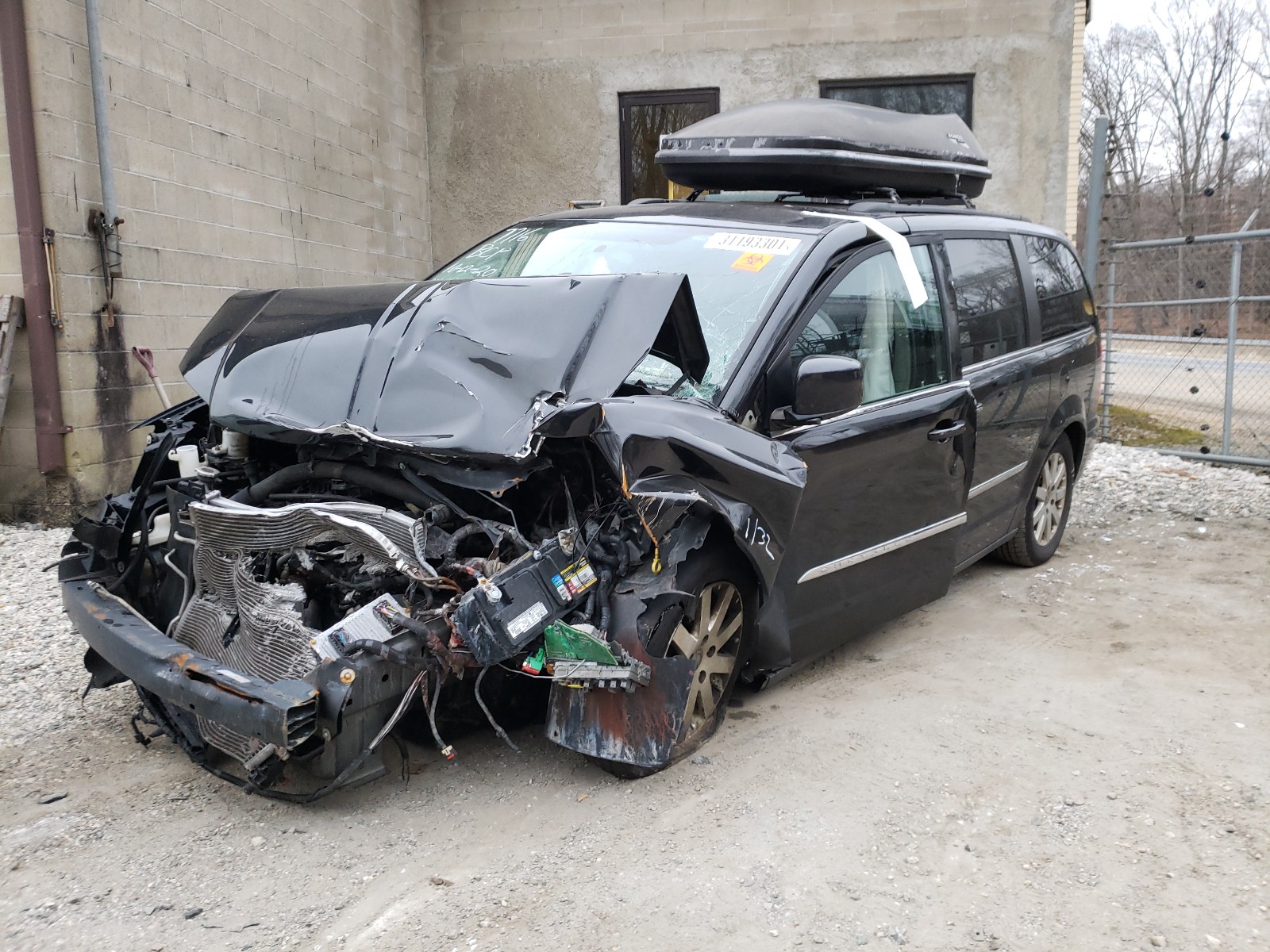 Photo 2 from auction – 2014 CHRYSLER TOWN & COU with VIN 2C4RC1BG2ER377716