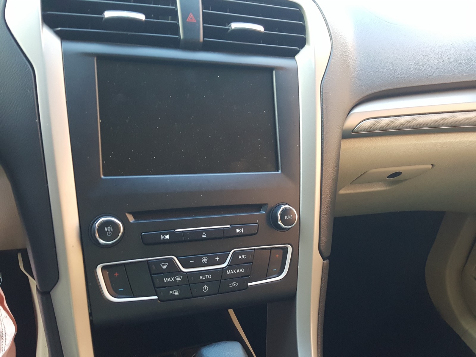 Photo 9 from auction – 2016 FORD FUSION SE with VIN 3FA6P0H7XGR298077