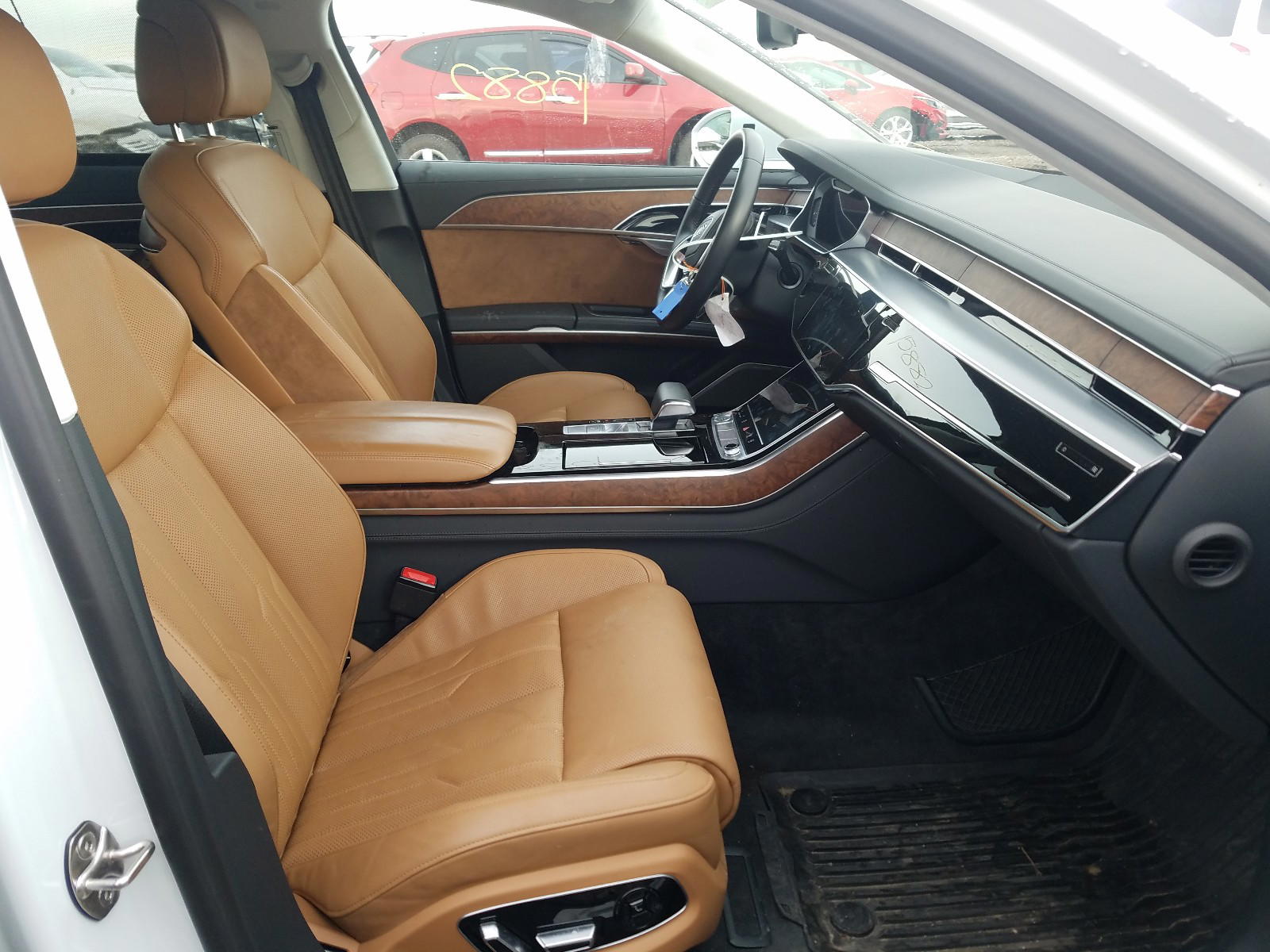 Photo 5 from auction – 2019 AUDI A8 L with VIN WAU8DAF8XKN007860