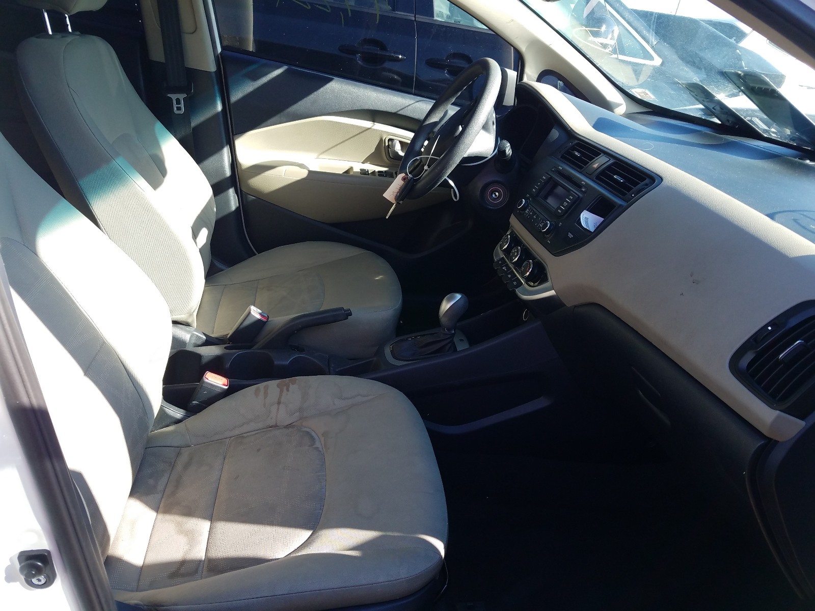 Zdjęcie 5 z aukcji – 2014 KIA RIO LX z VIN KNADM4A39E6393276