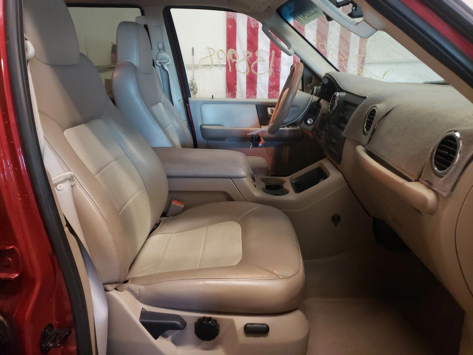 Photo 5 from auction – 2004 FORD EXPEDITION with VIN 1FMPU18L34LB55987