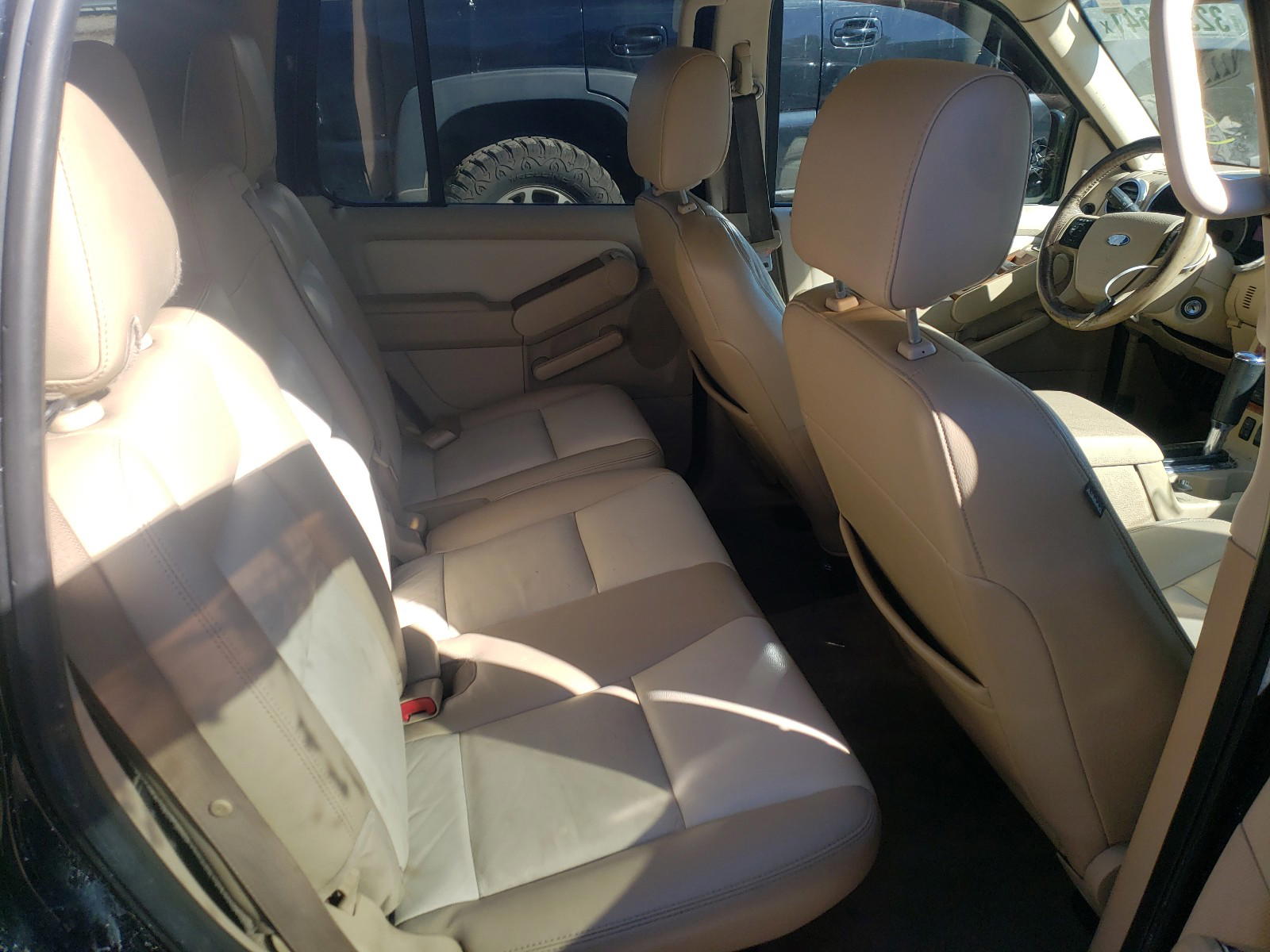 Photo 6 from auction – 2006 FORD EXPLORER E with VIN 1FMEU748X6ZA15379