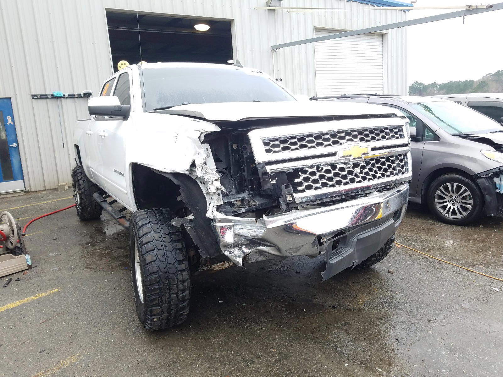 CHEVROLET SILVERADO 2015 with VIN 3GCUKREC8FG334347 - Photo from auction