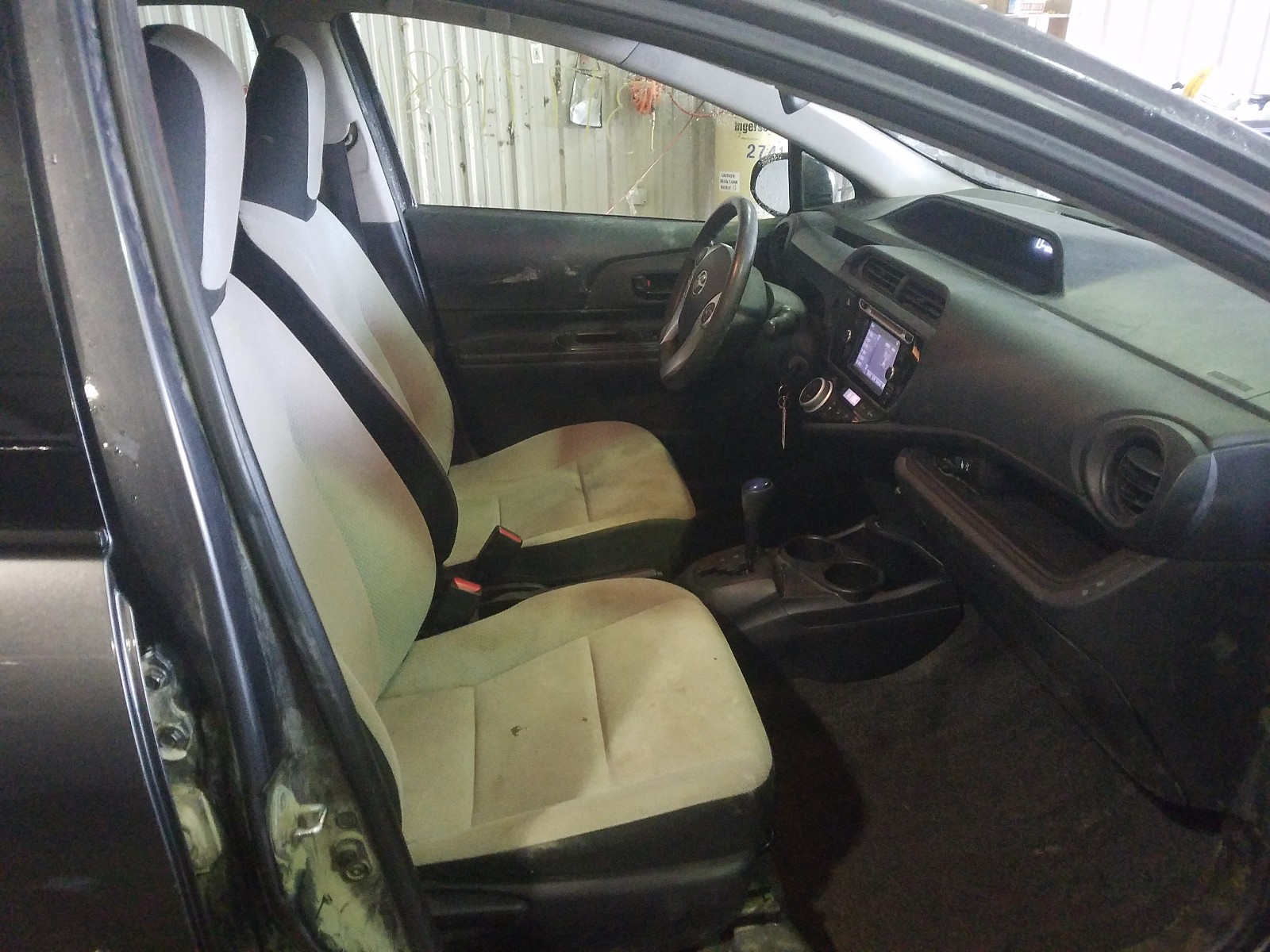 Photo 5 from auction – 2015 TOYOTA PRIUS C with VIN JTDKDTB38F1092922