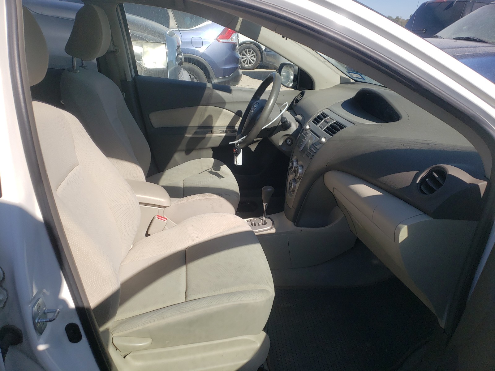 Photo 5 from auction – 2010 TOYOTA YARIS with VIN JTDBT4K39A1366064