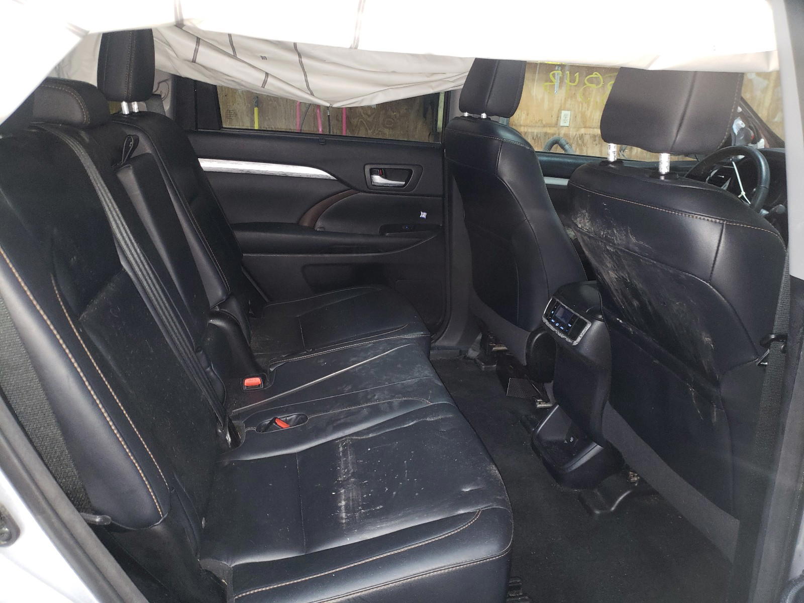 Photo 6 from auction – 2015 TOYOTA HIGHLANDER with VIN 5TDJKRFH6FS084217