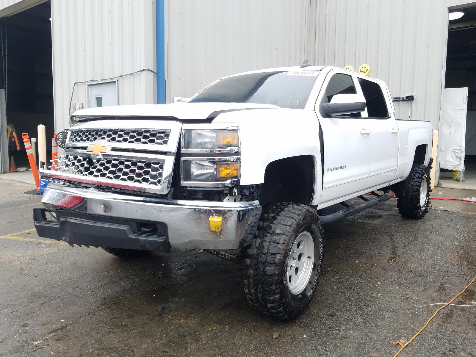 Photo 2 from auction – 2015 CHEVROLET SILVERADO with VIN 3GCUKREC8FG334347