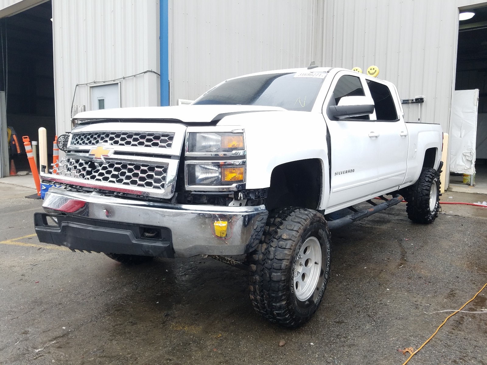 صورة رقم 2 من المزاد - 2015 CHEVROLET SILVERADO مع VIN 3GCUKREC8FG334347
