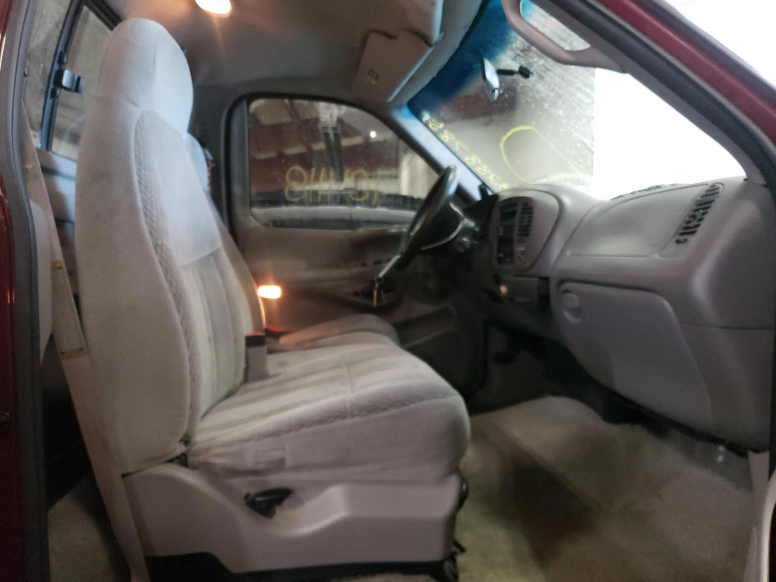 Photo 5 from auction – 1997 FORD F150 with VIN 2FTDF0729VCA56560