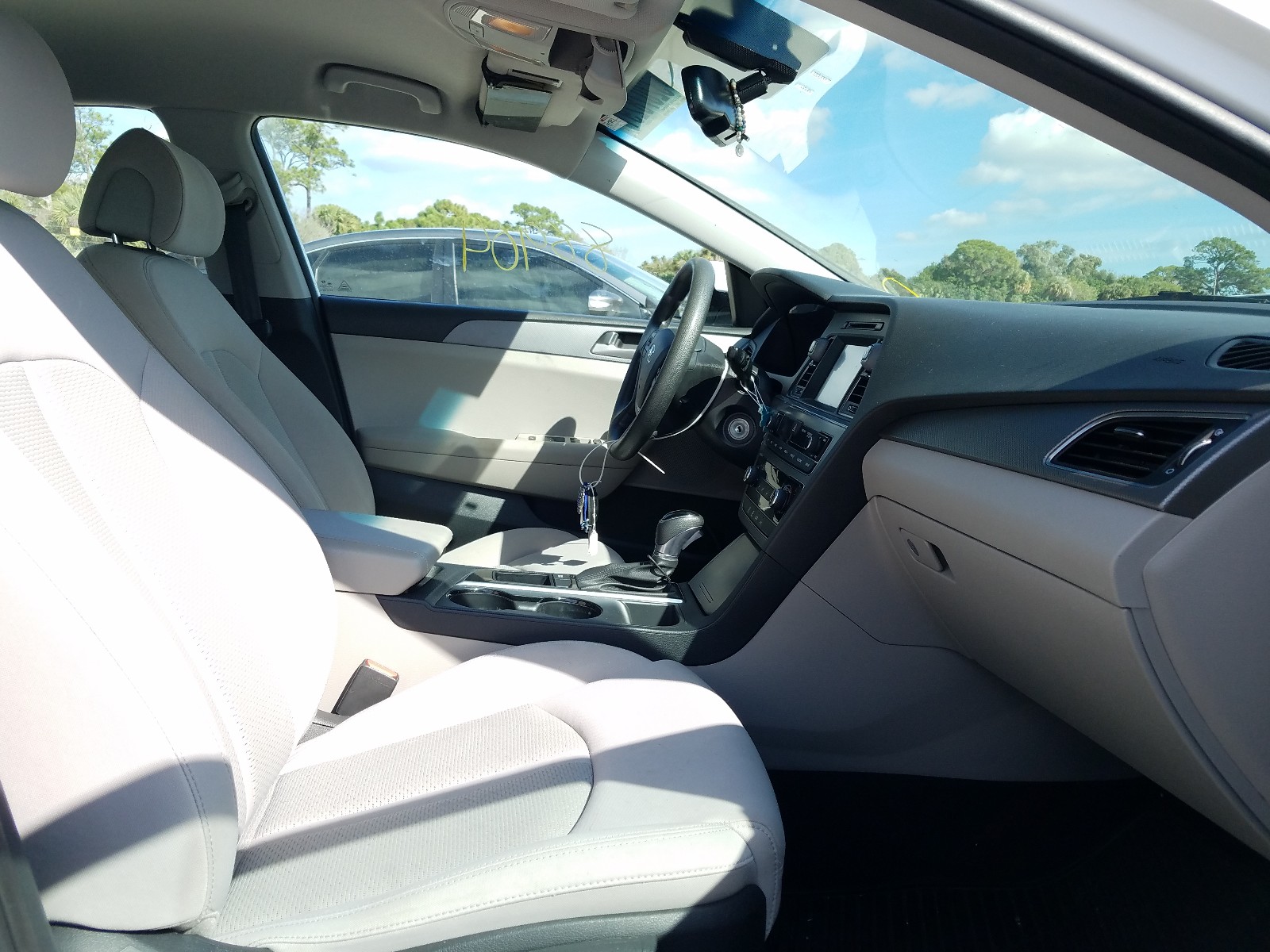Photo 5 from auction – 2017 HYUNDAI SONATA SE with VIN 5NPE24AF8HH447622
