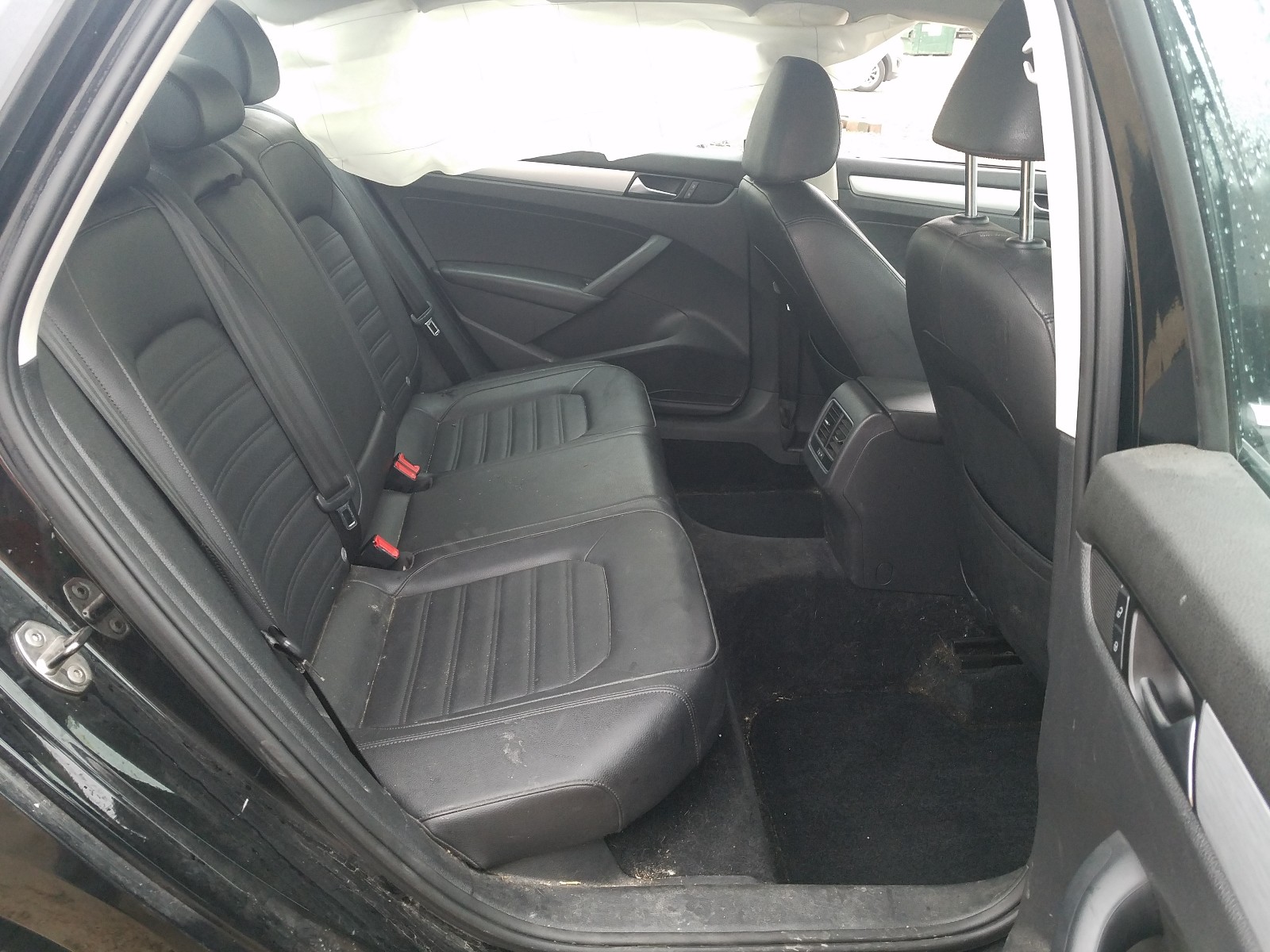 Photo 6 from auction – 2013 VOLKSWAGEN PASSAT SE with VIN 1VWBM7A36DC024142