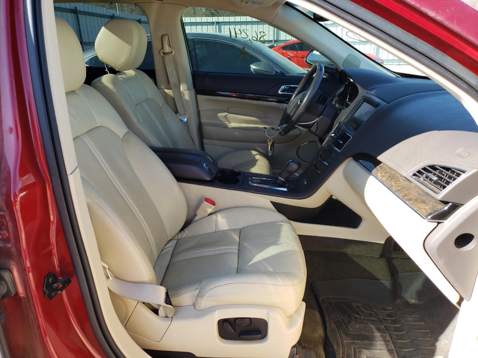 Photo 5 from auction – 2014 LINCOLN MKT with VIN 2LMHJ5FK6EBL52575