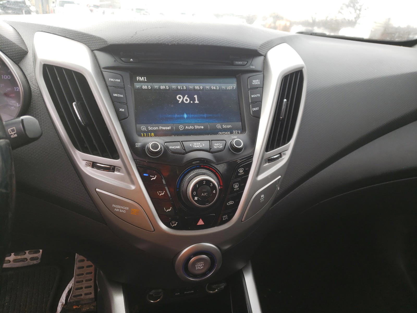 Photo 9 from auction – 2013 HYUNDAI VELOSTER with VIN KMHTC6AD7DU162467