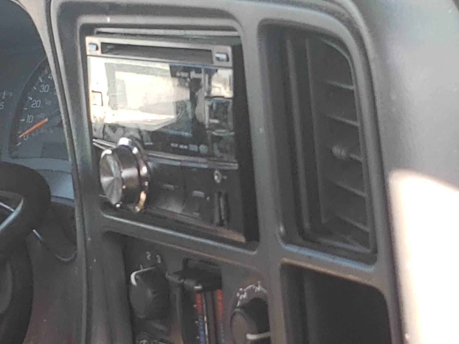 Photo 10 from auction – 2005 CHEVROLET SILVERADO with VIN 1GCHK23U65F870296