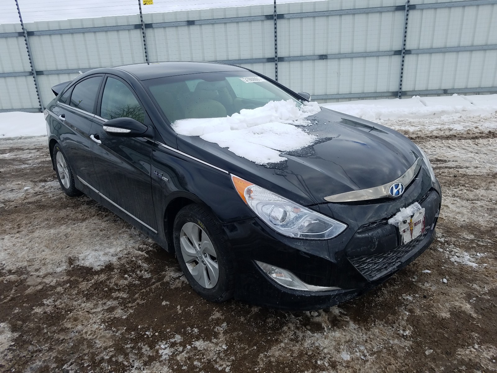HYUNDAI SONATA HYB 2014 with VIN KMHEC4A41EA113538 - Photo from auction