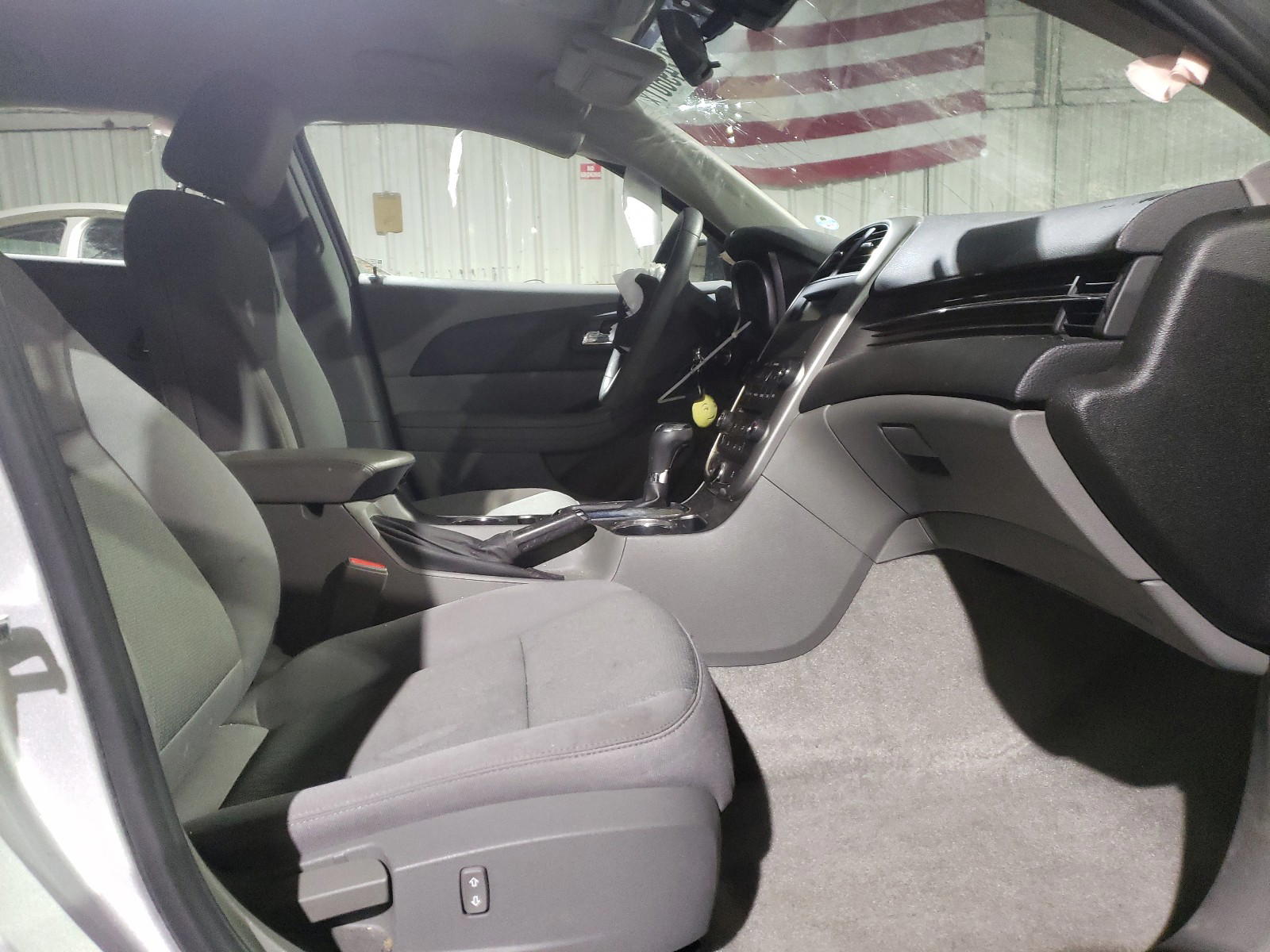 Photo 5 from auction – 2016 CHEVROLET MALIBU LIM with VIN 1G11B5SA6GF110892