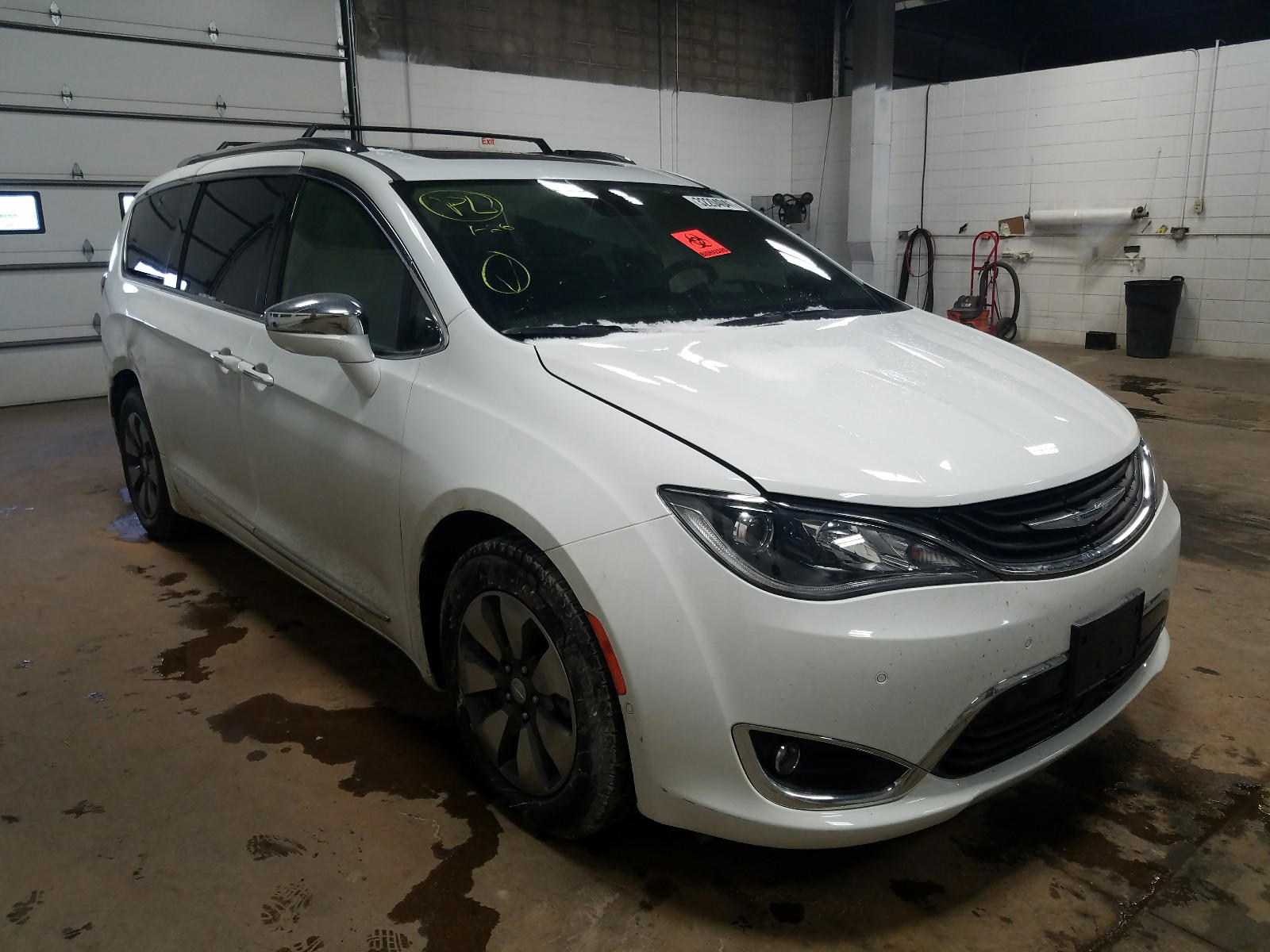 CHRYSLER PACIFICA H 2018 with VIN 2C4RC1N7XJR167385 - Photo from auction