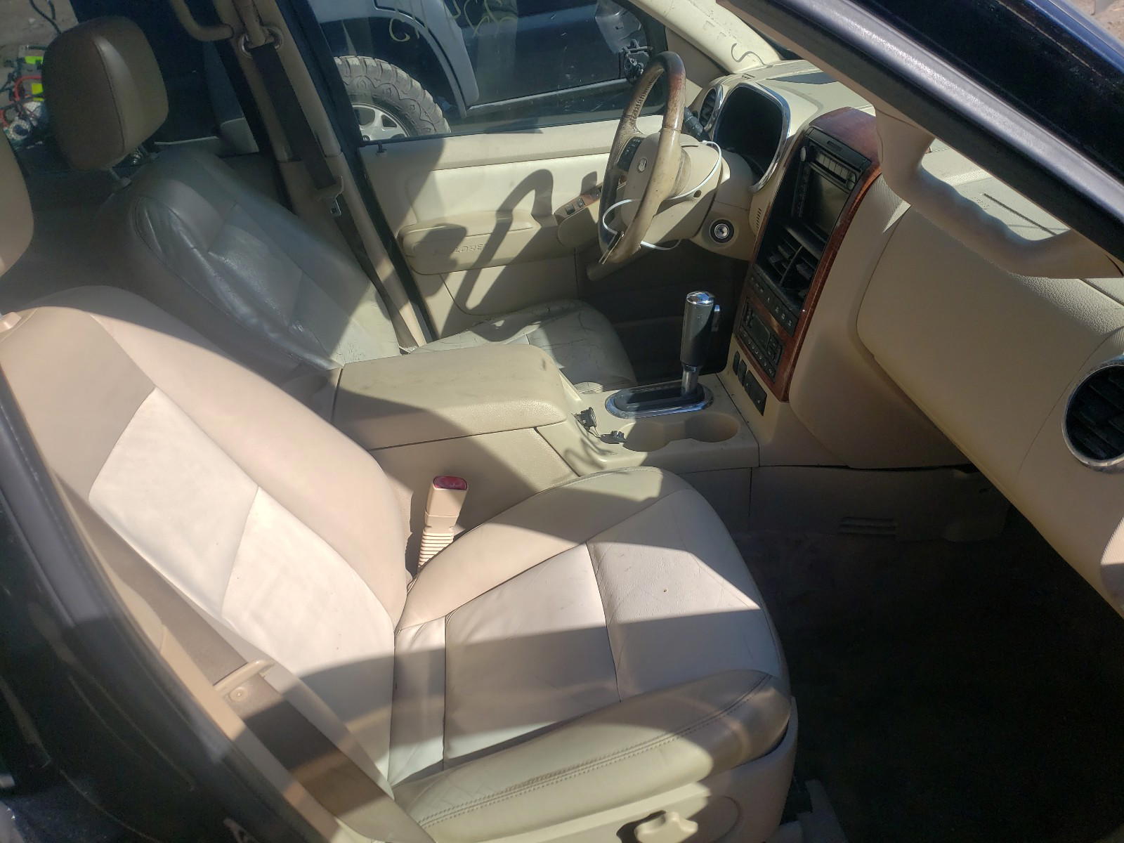 Photo 5 from auction – 2006 FORD EXPLORER E with VIN 1FMEU748X6ZA15379