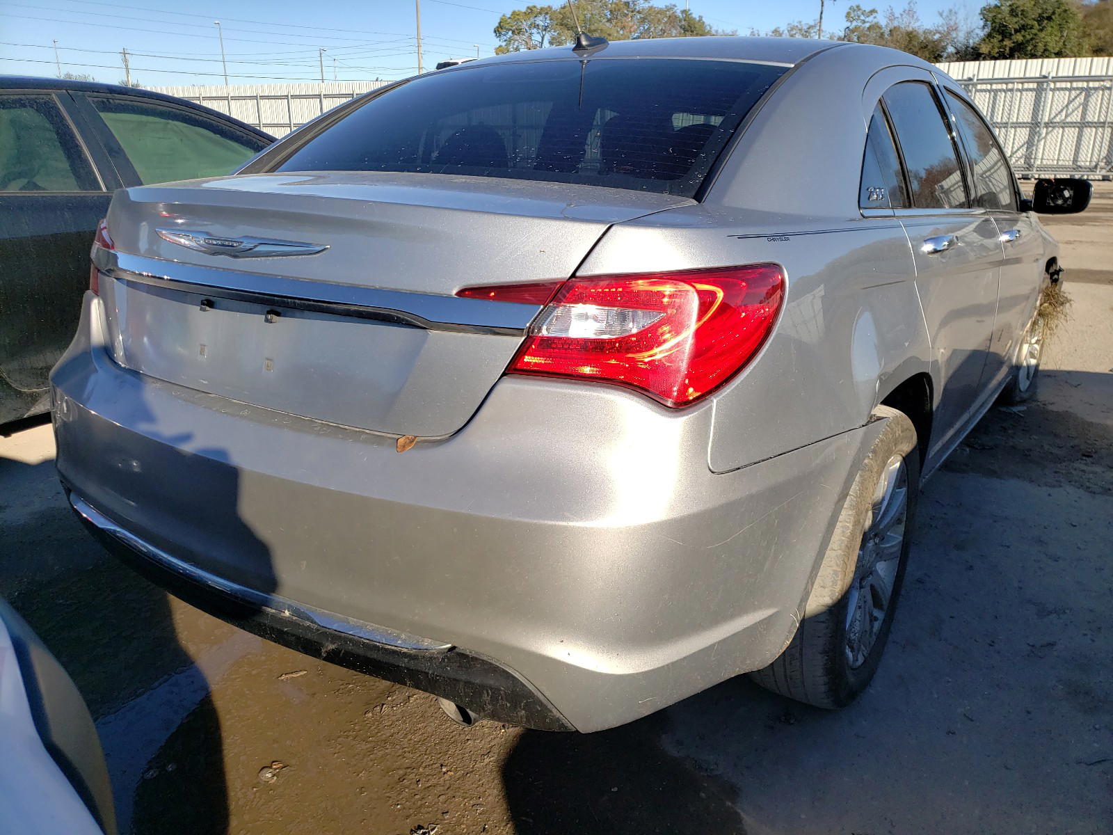 Photo 4 from auction – 2014 CHRYSLER 200 LIMITE with VIN 1C3CCBCG3EN158730