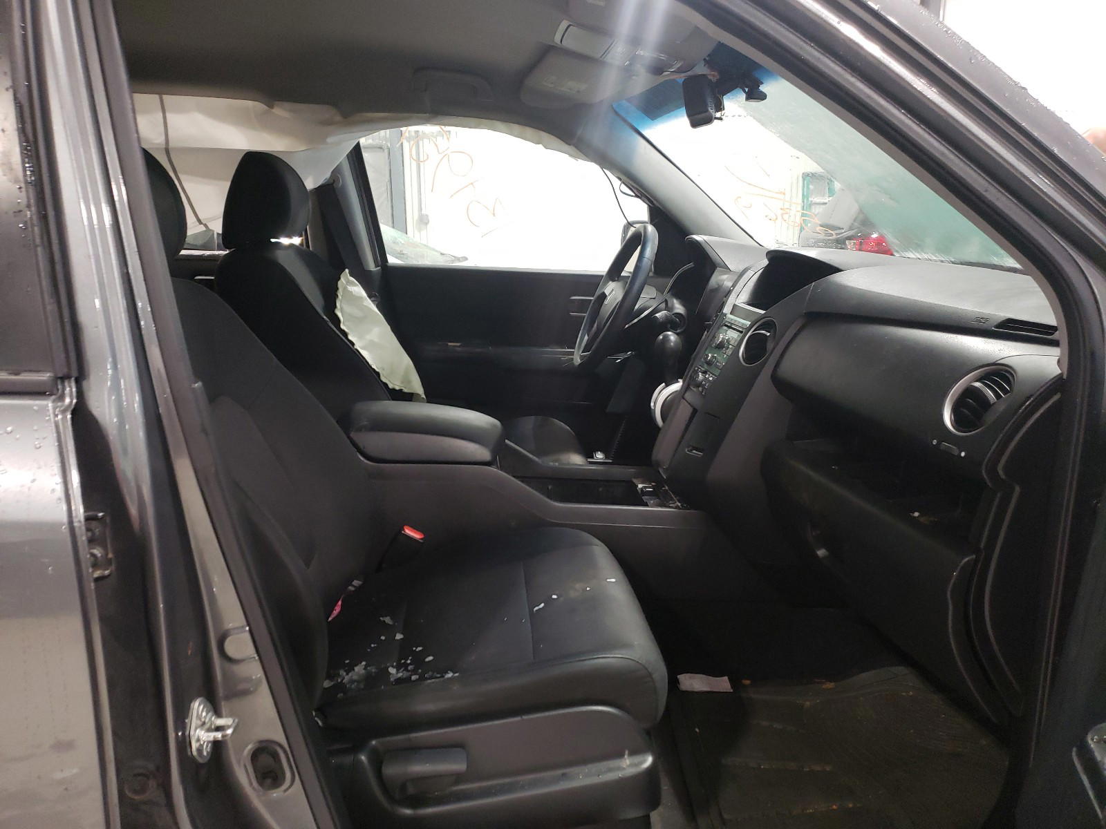 Photo 5 from auction – 2011 HONDA PILOT LX with VIN 5FNYF4H29BB055369