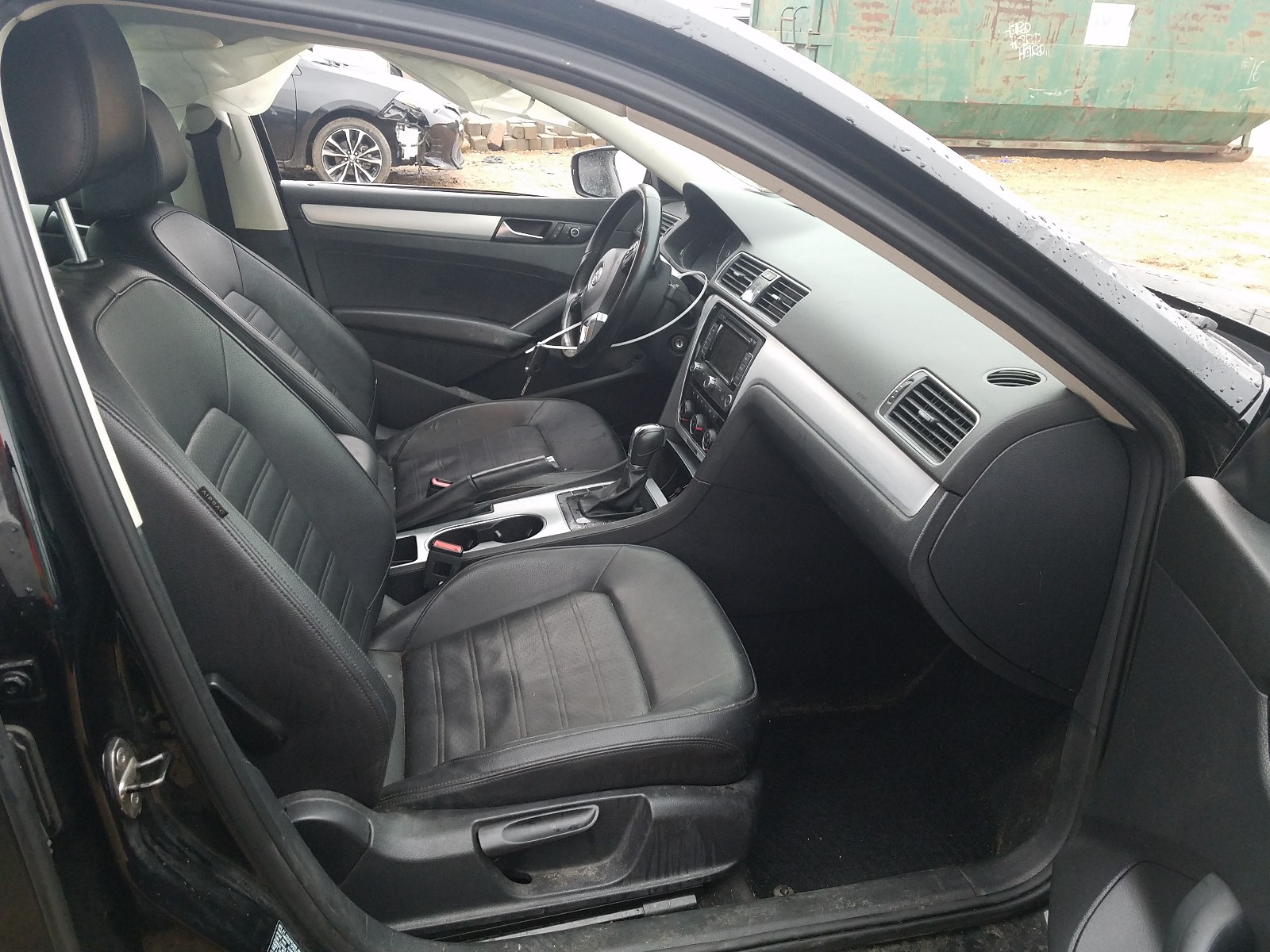 Photo 5 from auction – 2013 VOLKSWAGEN PASSAT SE with VIN 1VWBM7A36DC024142