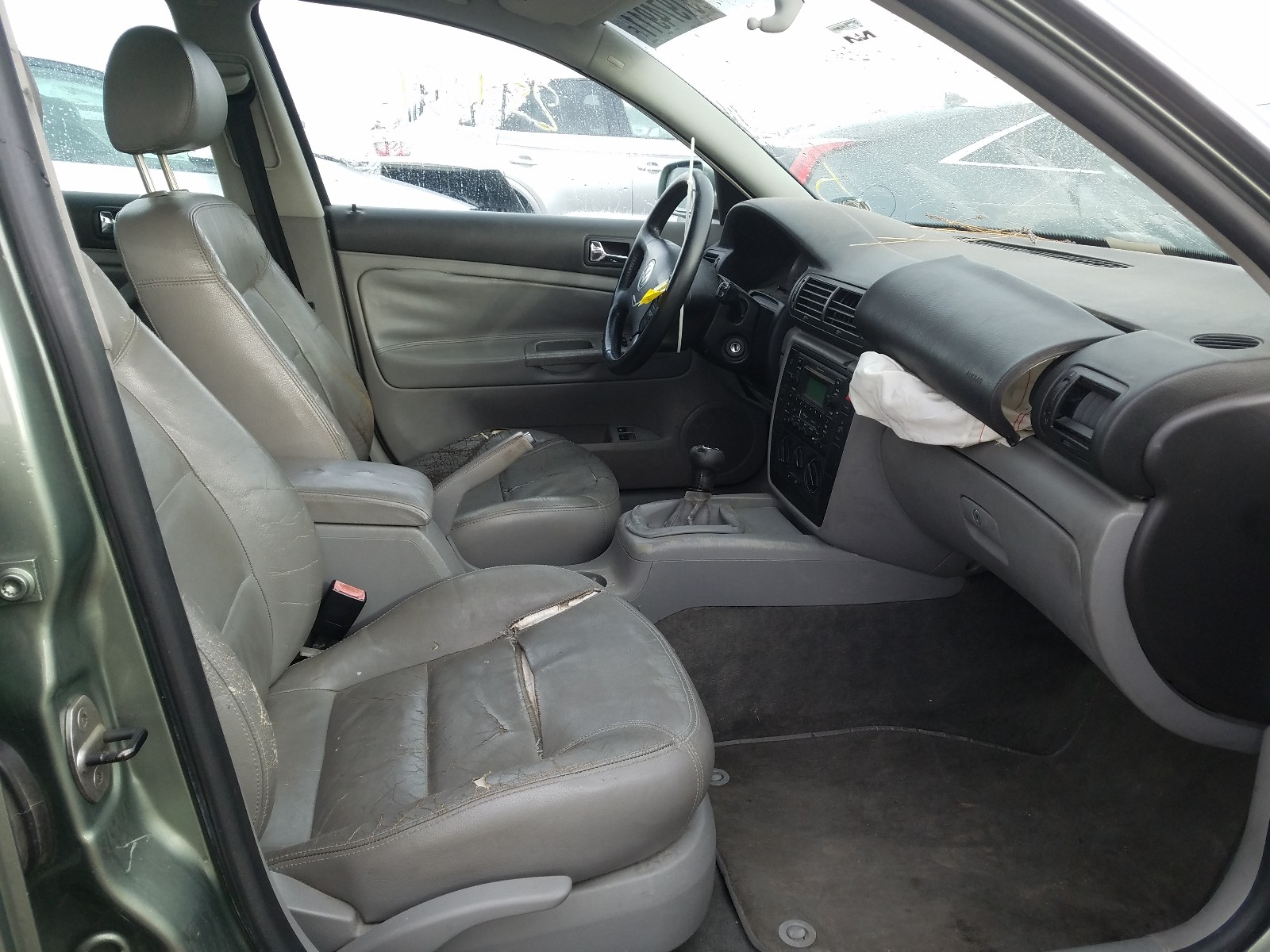 Photo 5 from auction – 2004 VOLKSWAGEN PASSAT GLS with VIN WVWVD63B34E087038