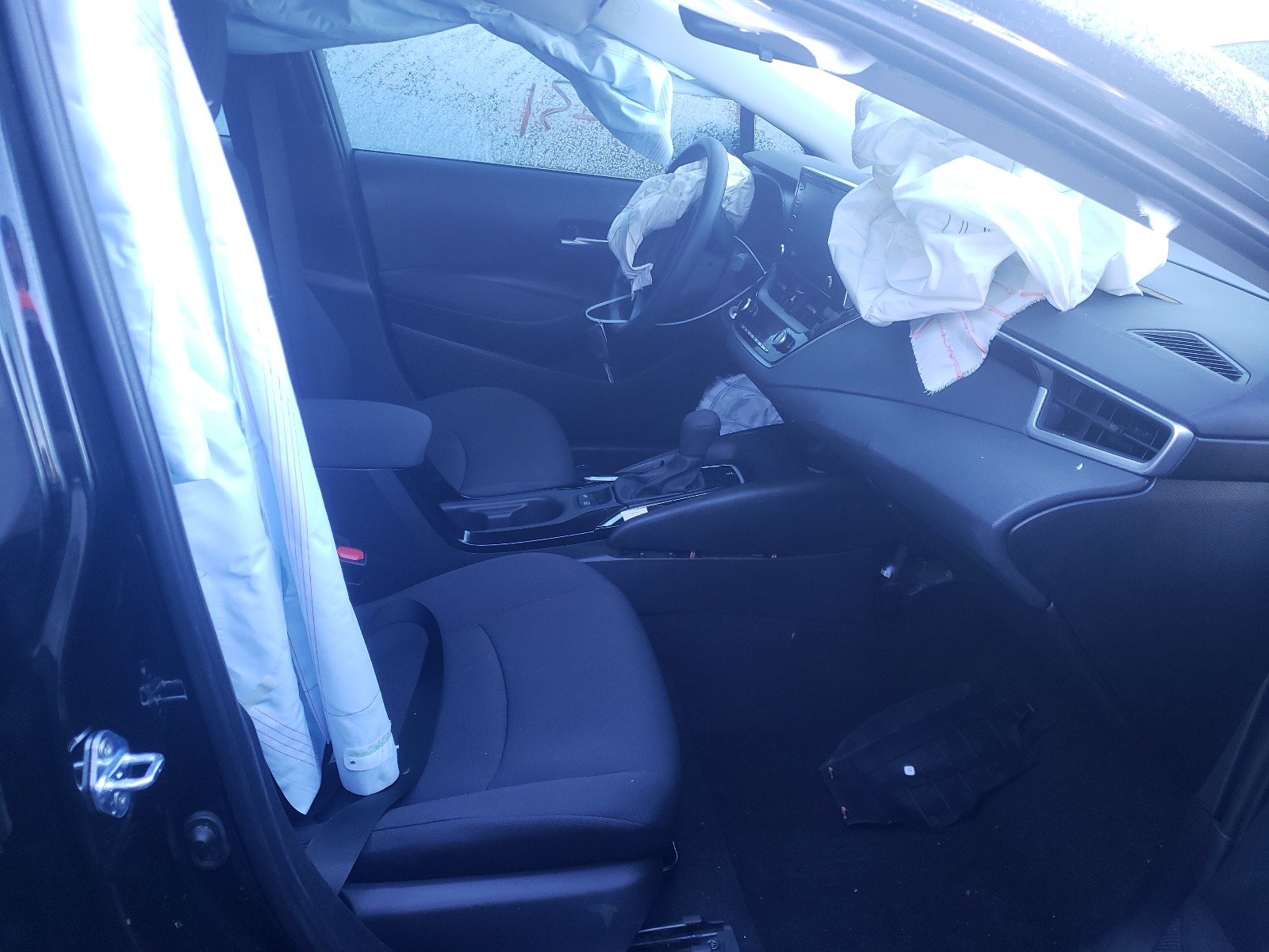 Photo 5 from auction – 2020 TOYOTA COROLLA LE with VIN 5YFEPRAE7LP142520
