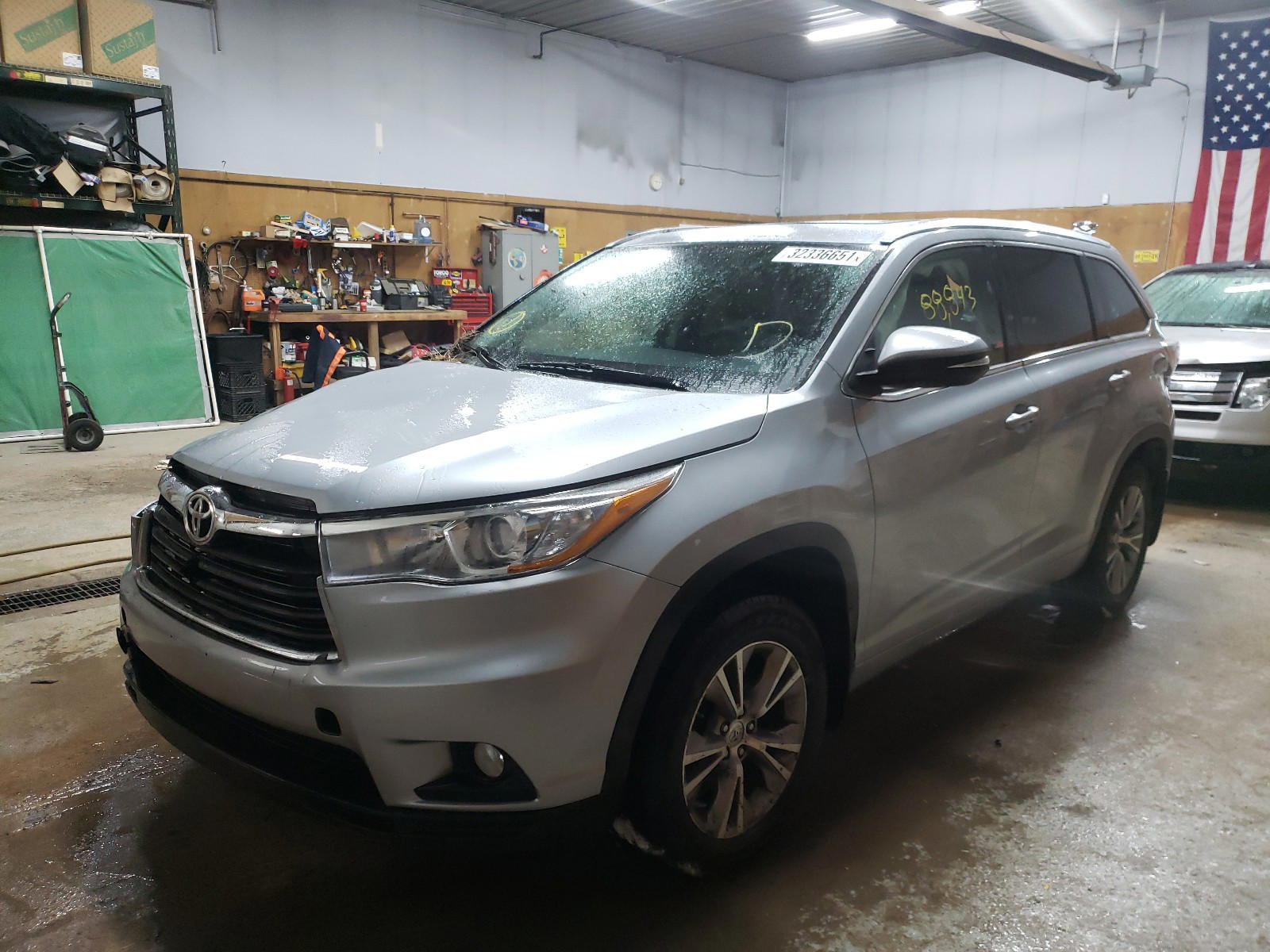 Photo 2 from auction – 2015 TOYOTA HIGHLANDER with VIN 5TDJKRFH6FS084217
