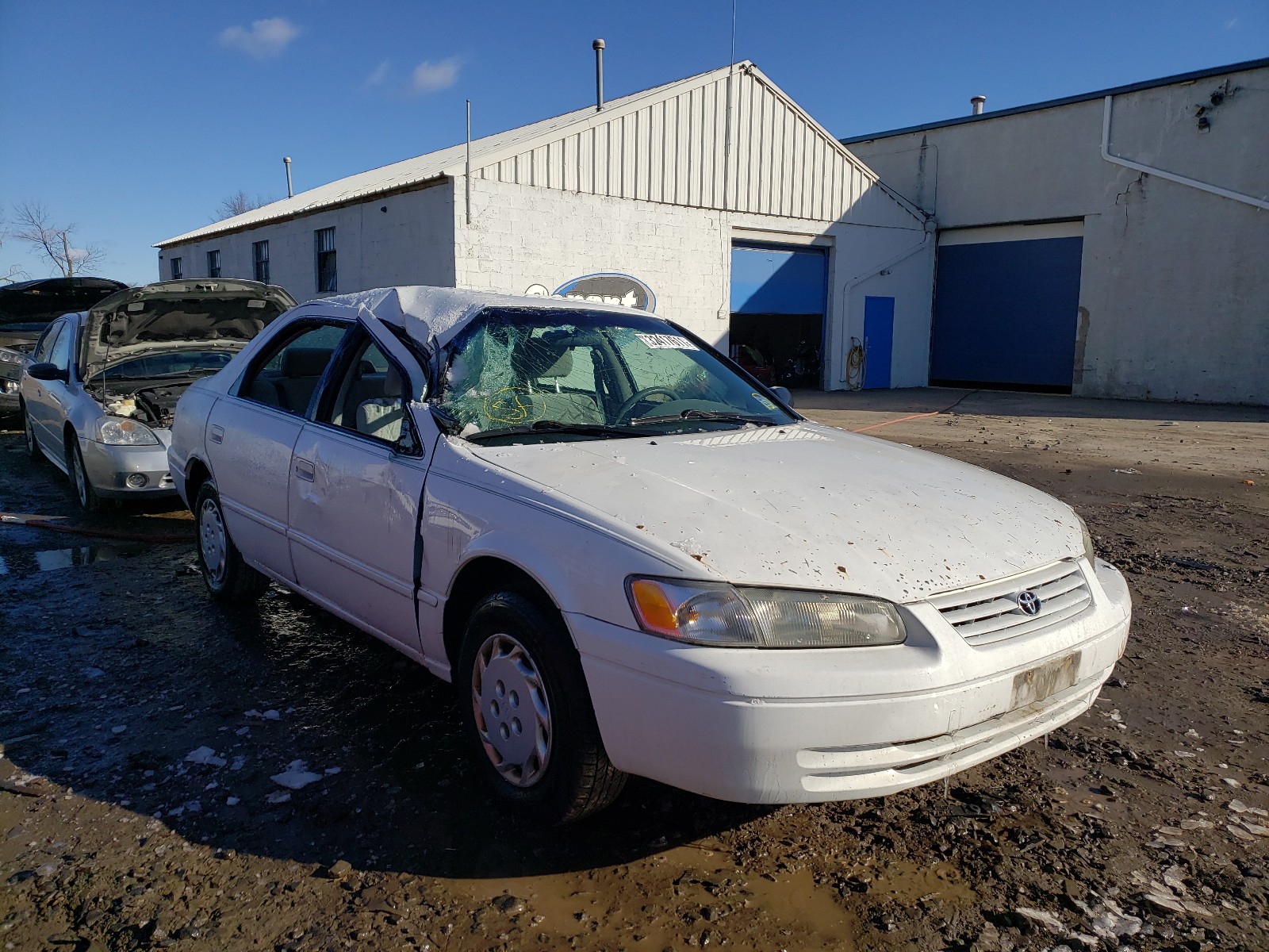 TOYOTA CAMRY CE 1997 with VIN 4T1BG22K4VU001565 - Photo from auction