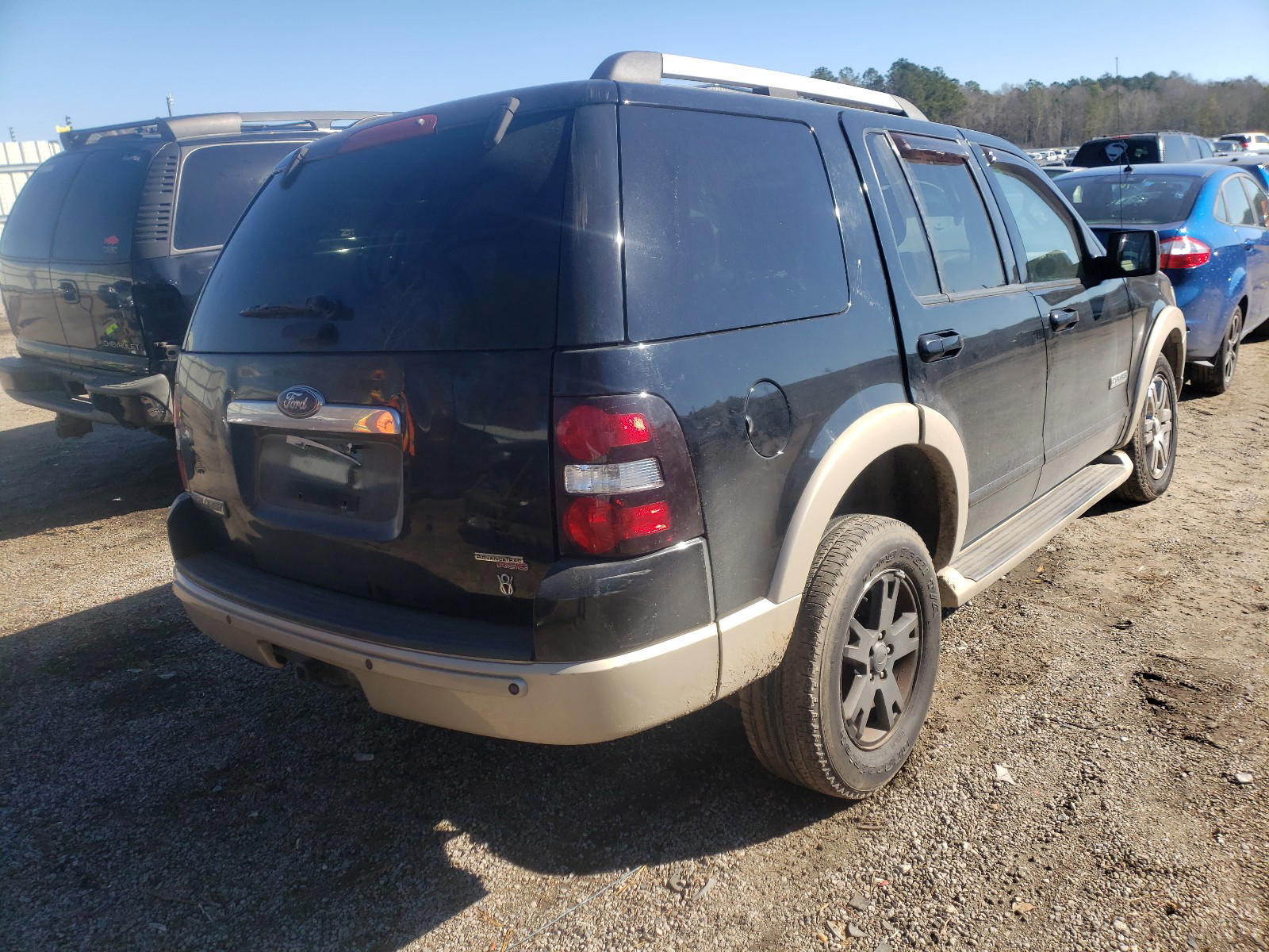 Photo 4 from auction – 2006 FORD EXPLORER E with VIN 1FMEU748X6ZA15379