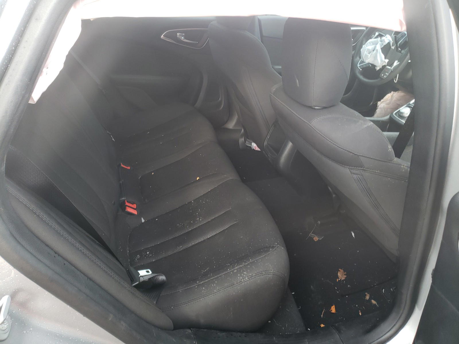 Photo 6 from auction – 2015 CHRYSLER 200 LIMITE with VIN 1C3CCCAB2FN699380