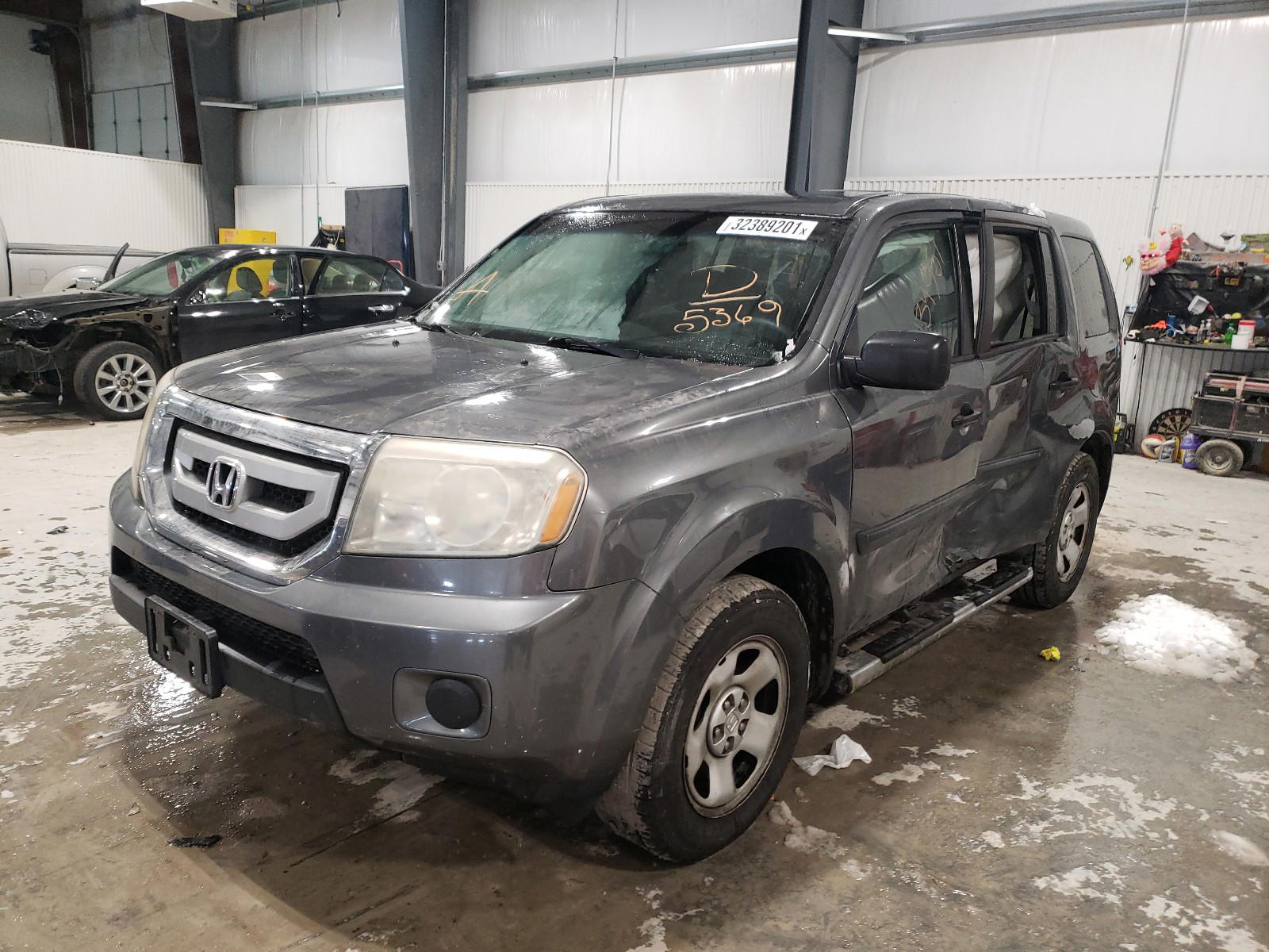 Photo 2 from auction – 2011 HONDA PILOT LX with VIN 5FNYF4H29BB055369