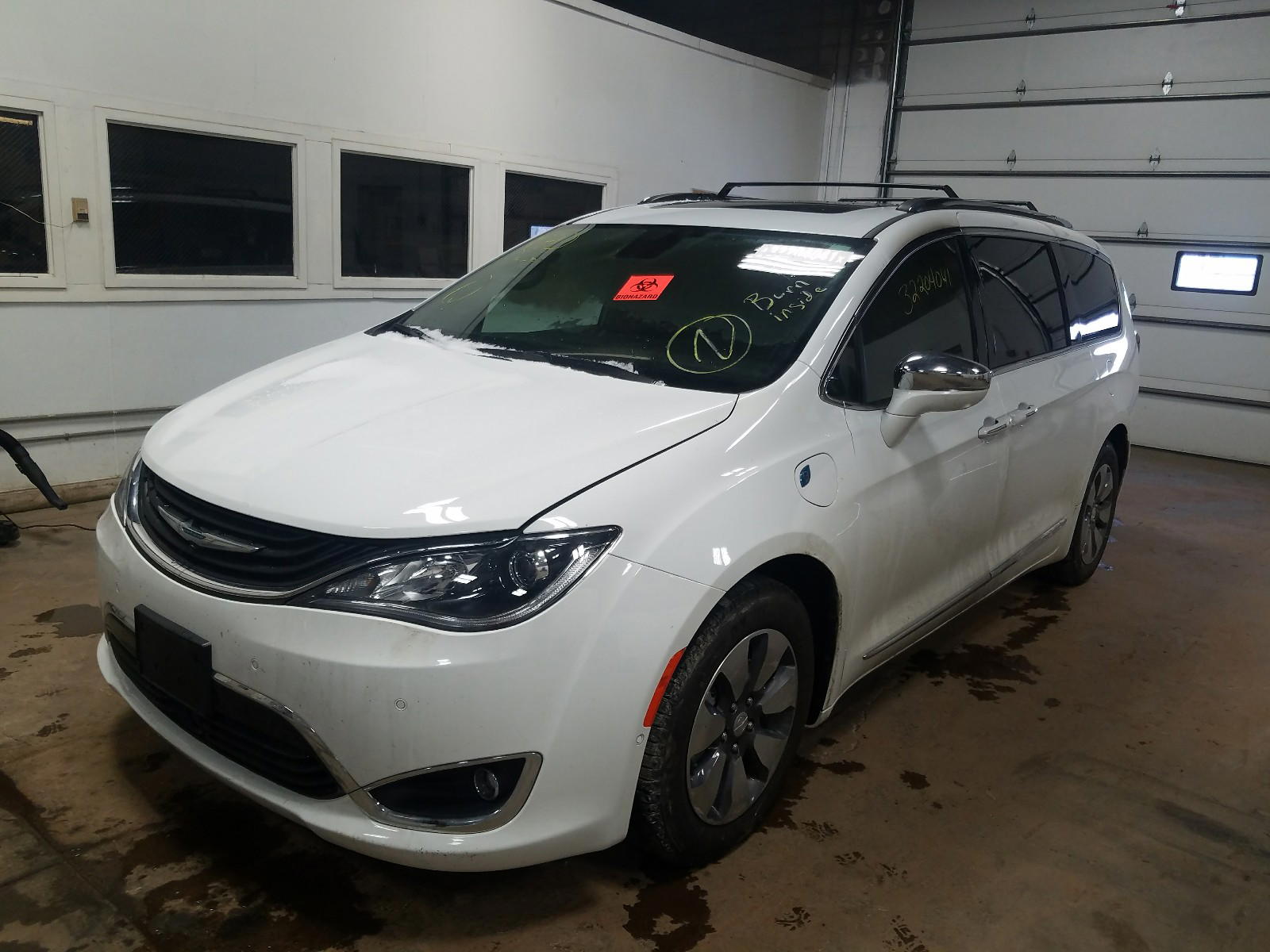 Photo 2 from auction – 2018 CHRYSLER PACIFICA H with VIN 2C4RC1N7XJR167385