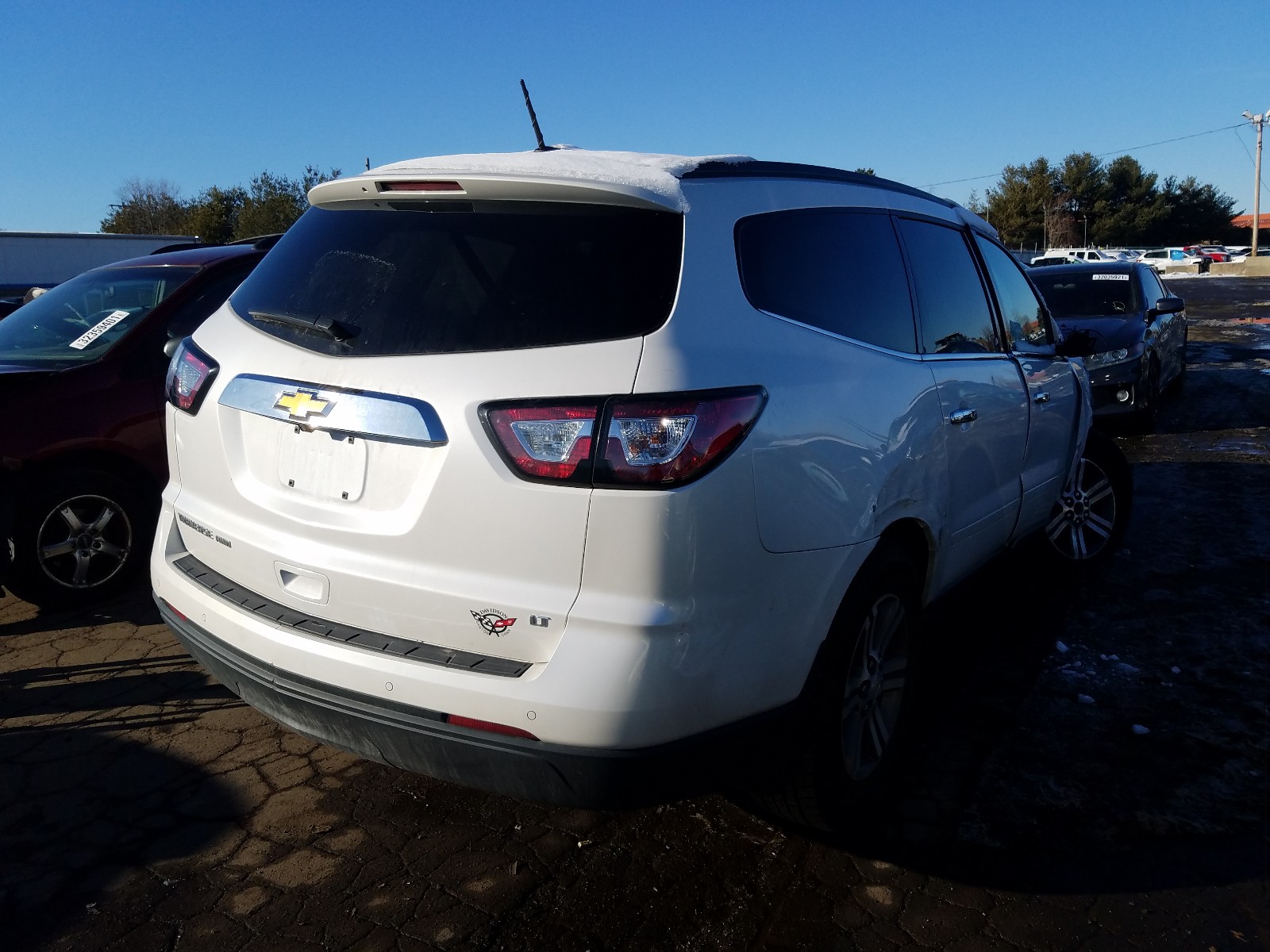 Photo 4 from auction – 2017 CHEVROLET TRAVERSE L with VIN 1GNKVHKD2HJ266156
